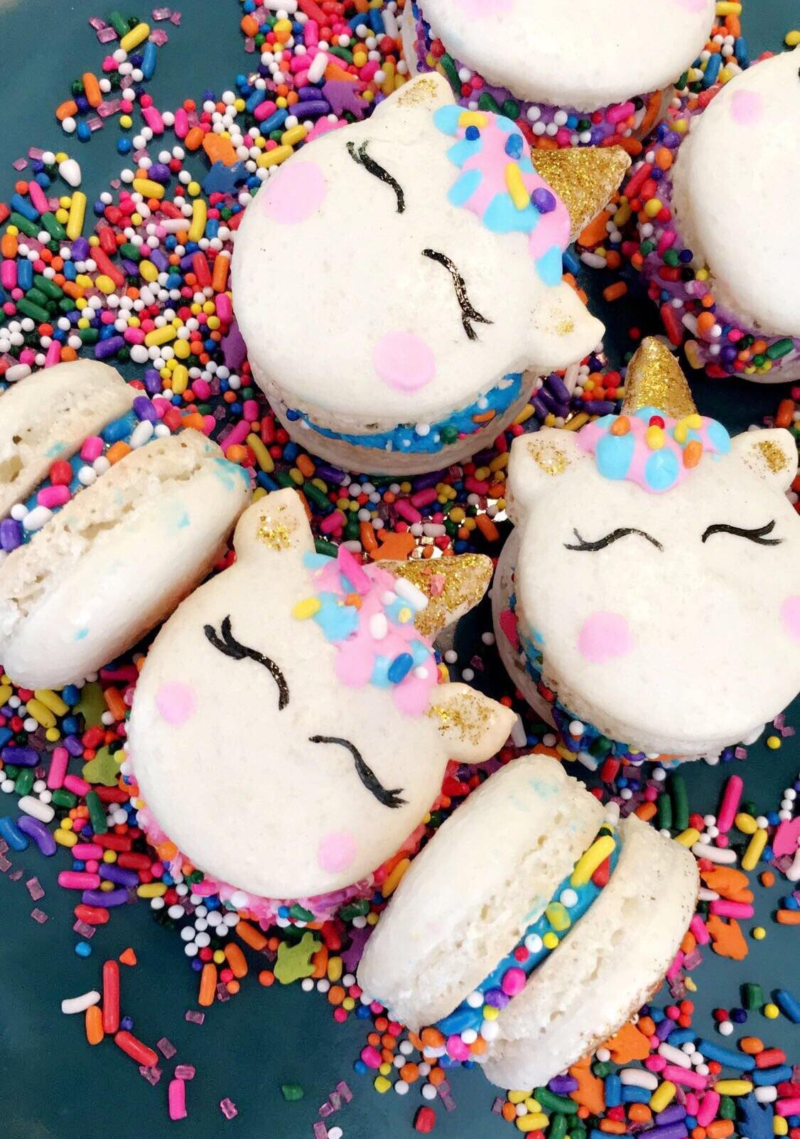 I took on the unicorn macaron!! 3rd macaron attempt and I'm pretty proud of these 🦄🌈😊💕💜 filled