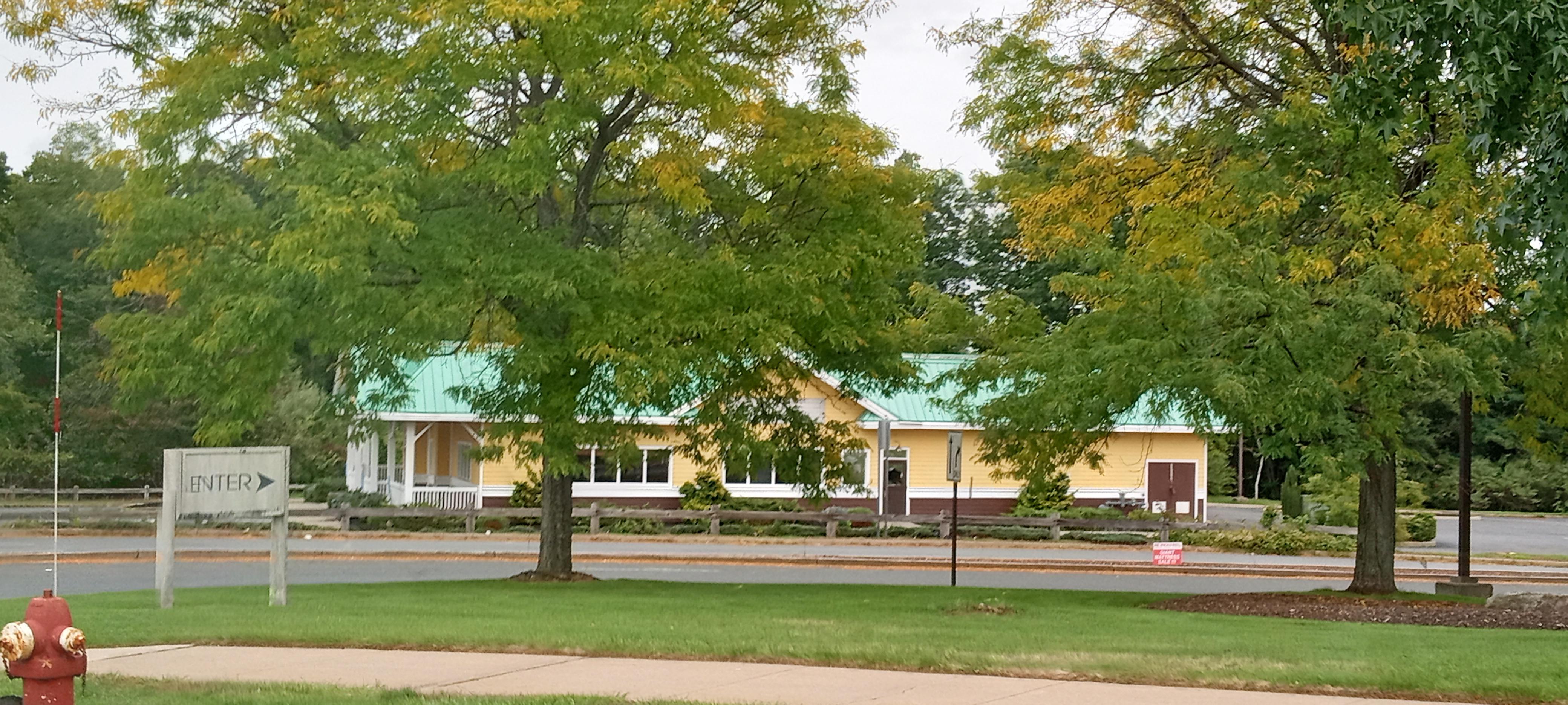 Vacant Outback Steakhouse in Manchester CT (closed early 2020) r