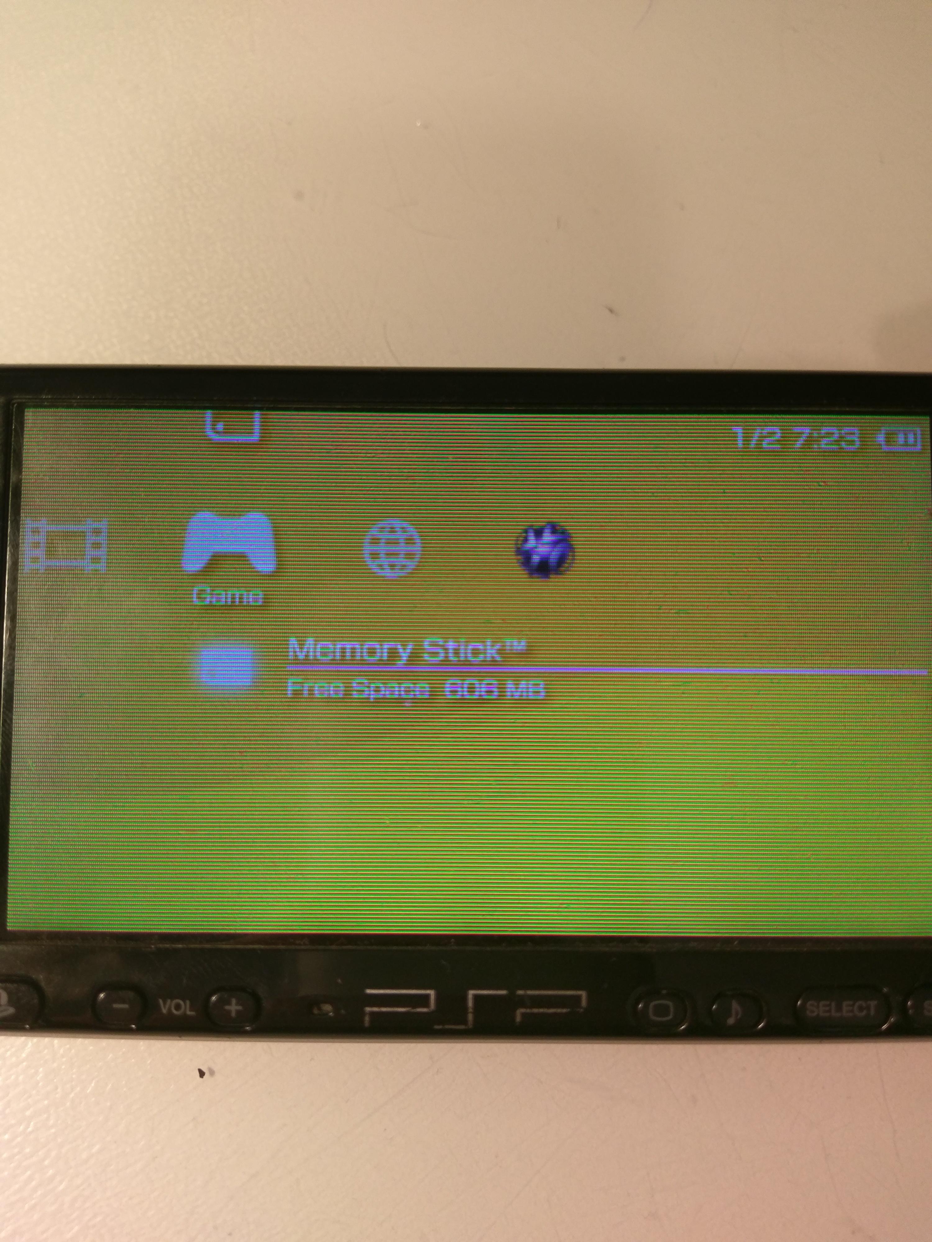 Yesterday I disassembled my PSP and now something happend to the screen the image is blurry and