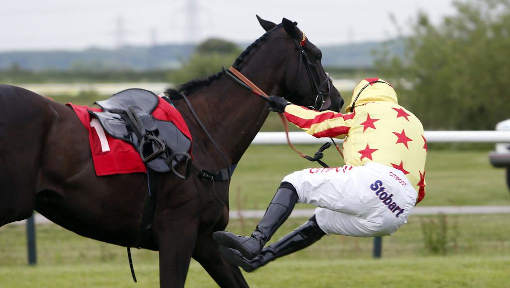 PsBattle This Jockey falling off his horse