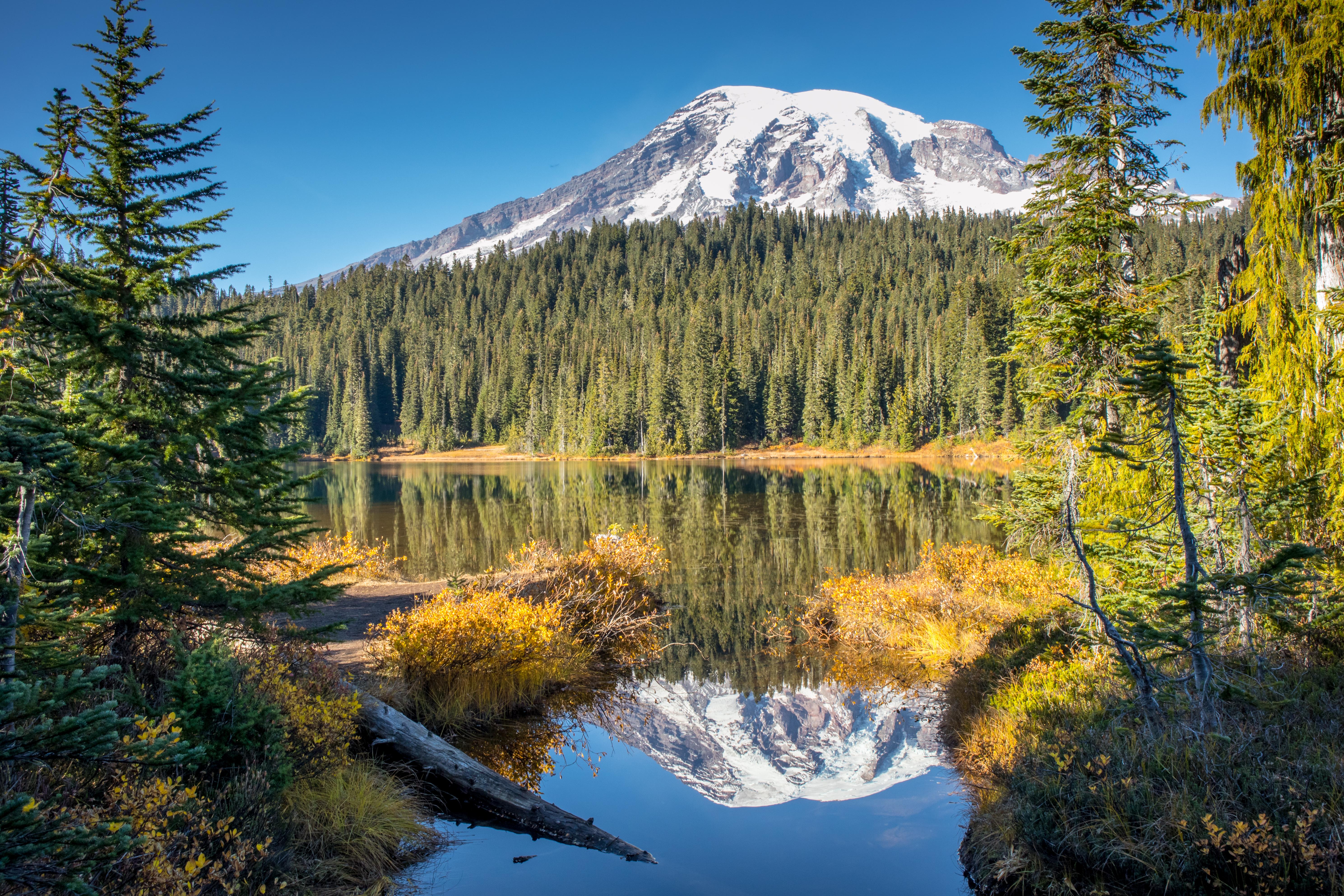 Mt. Rainier in Reflection Lake [OC] [5956x3971] r/EarthPorn