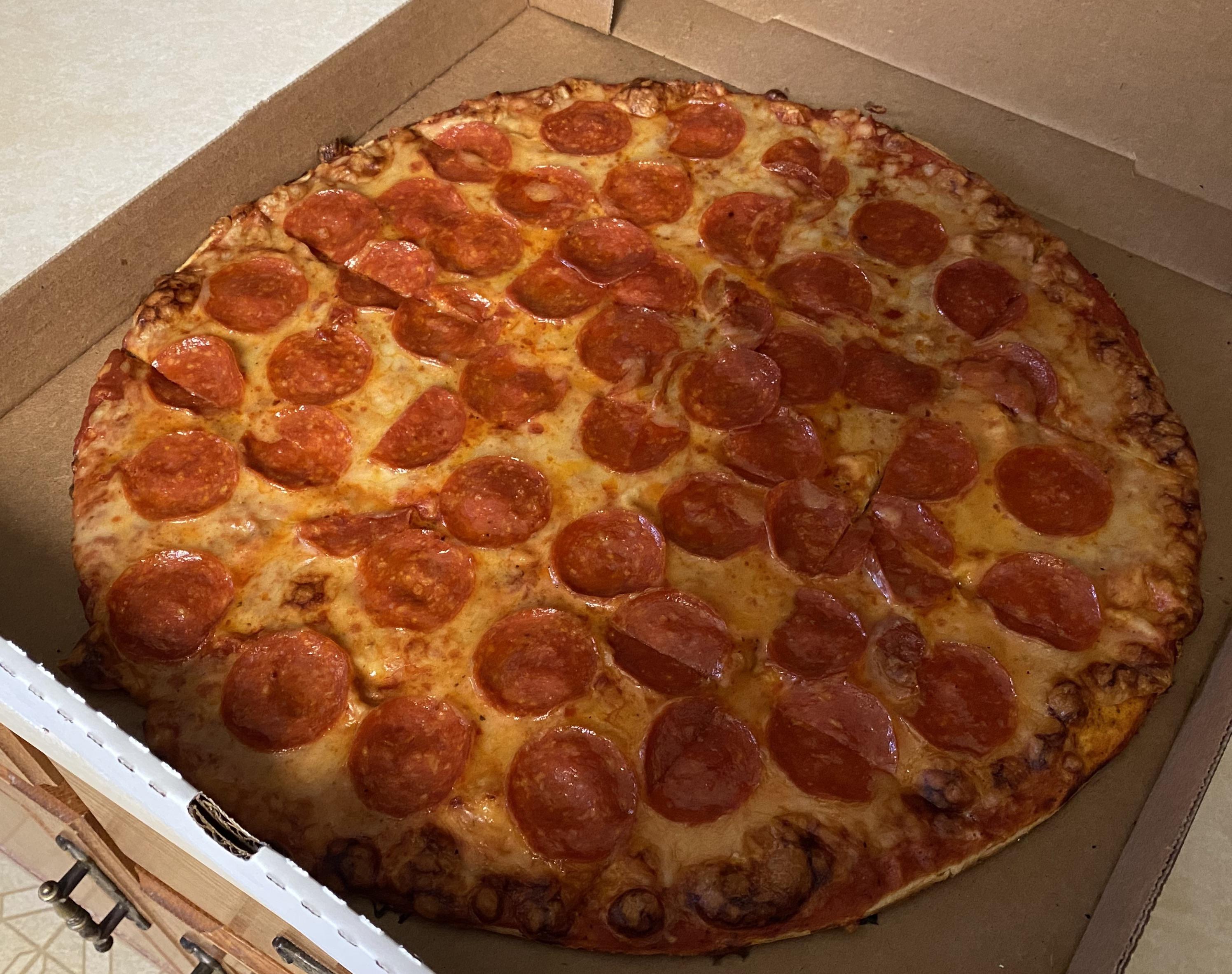 St Louis Style Pizza r/FoodPorn