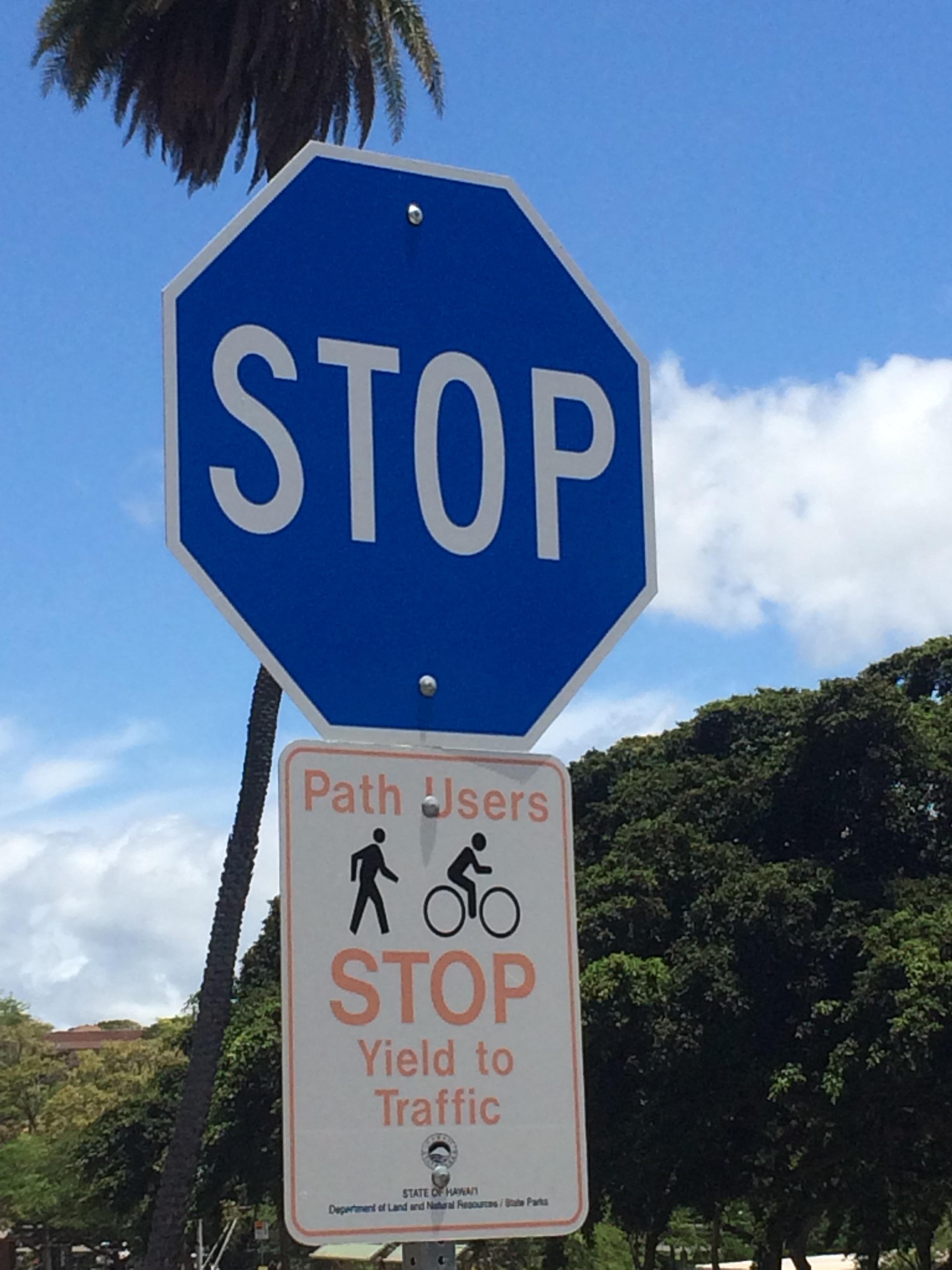 Blue stop sign I saw in Hawaii r/RealLifeShinies