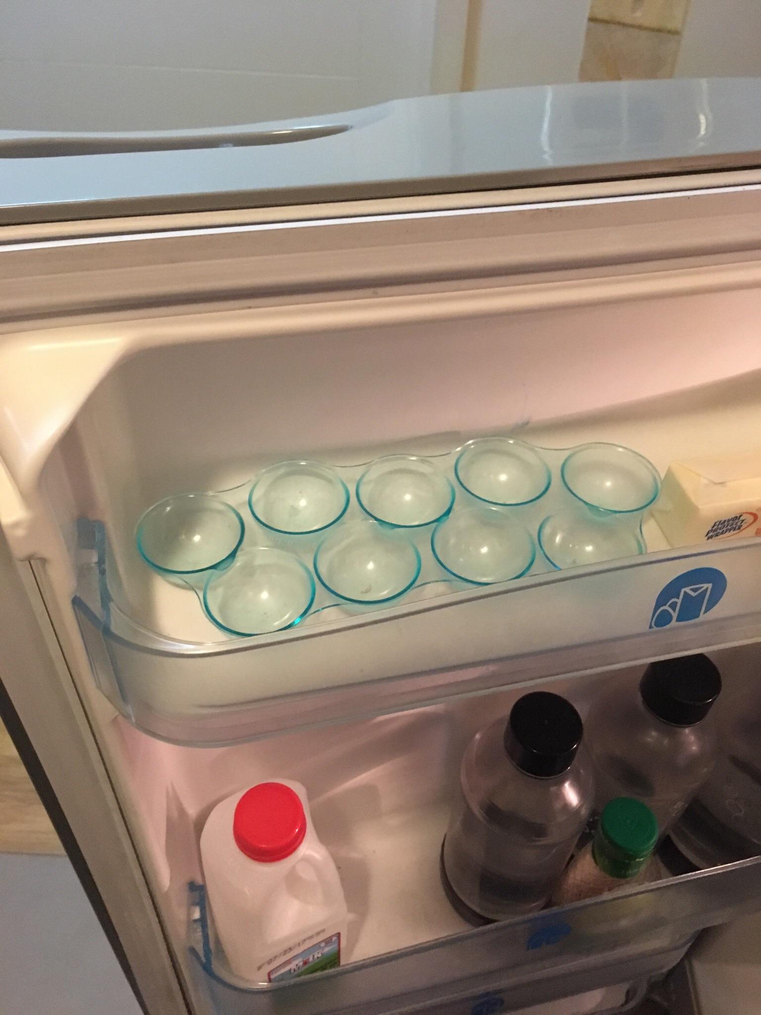 My fridge came with an egg trayfor nine eggs. r/mildlyinfuriating