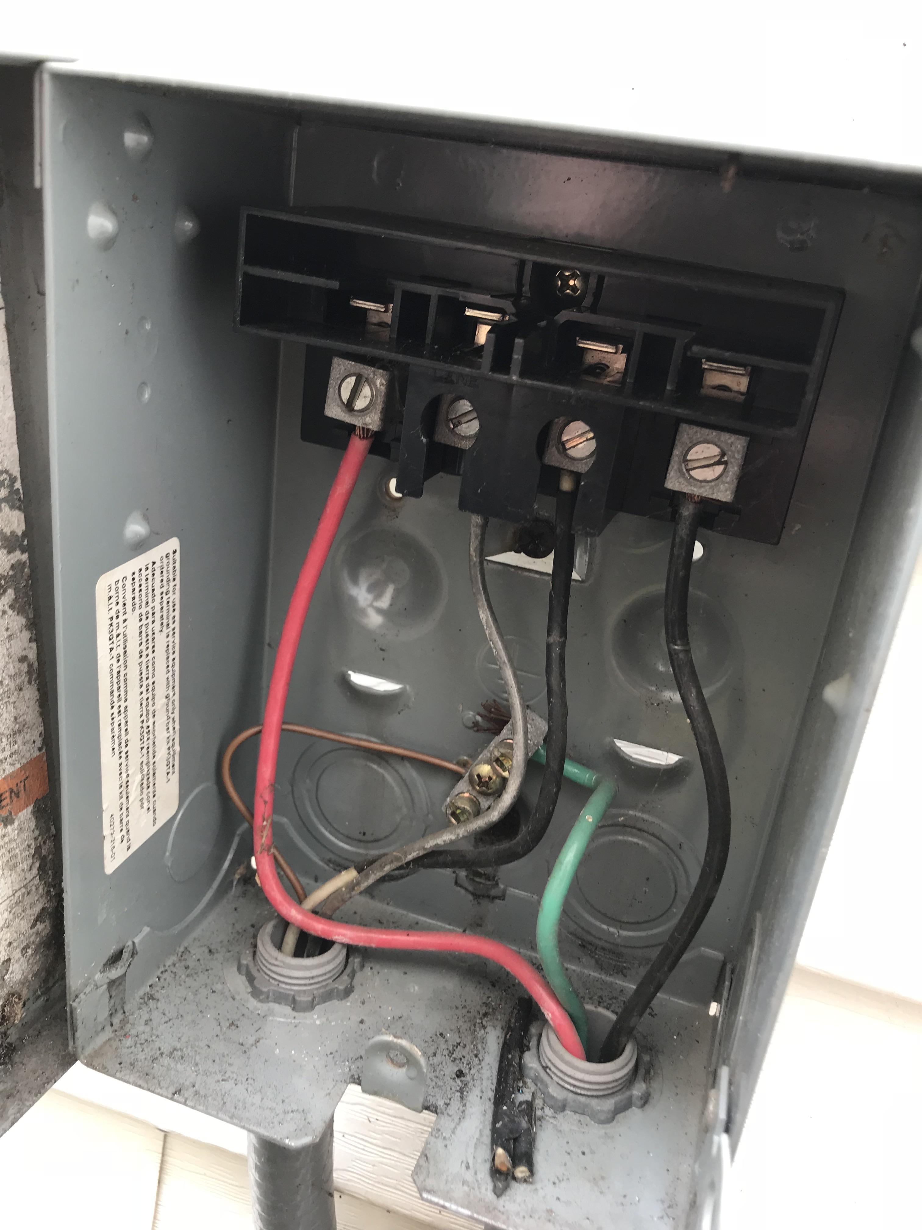 Outside AC won’t kick on? Confused where the fuses are? r/HVAC