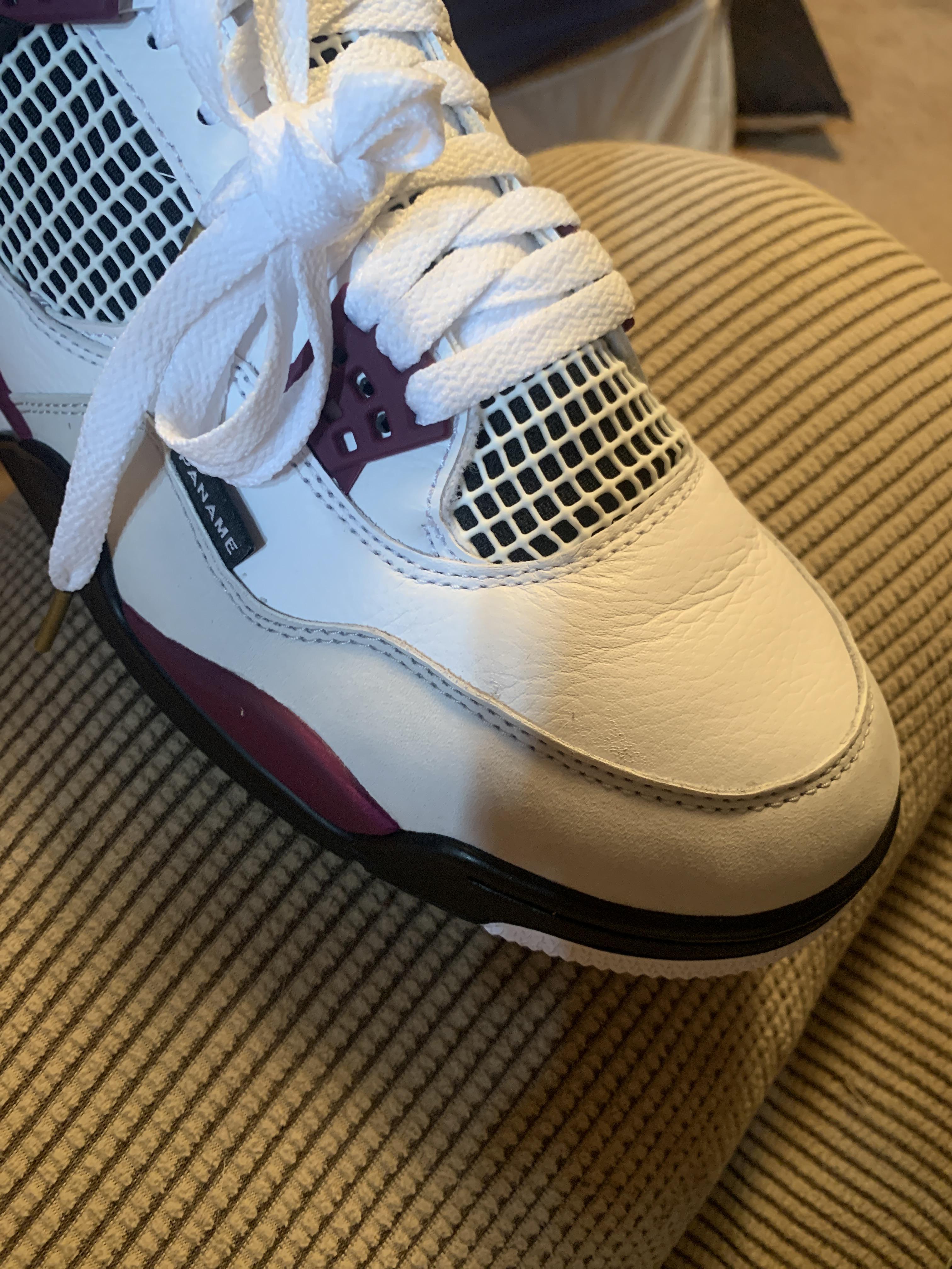 These are Deadstock shoes that came with a big crease. I know it’s