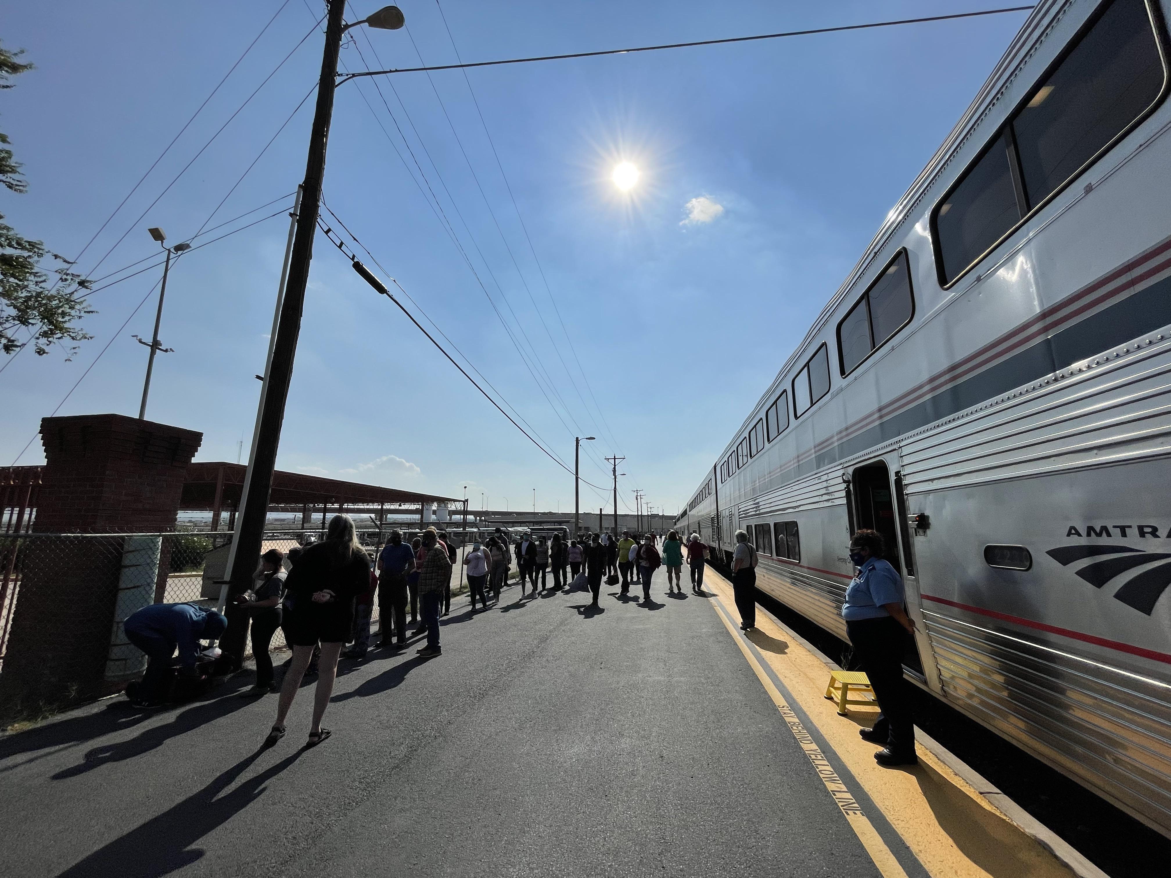 Burrito lady doing brisk business under the El Paso sun r/Amtrak