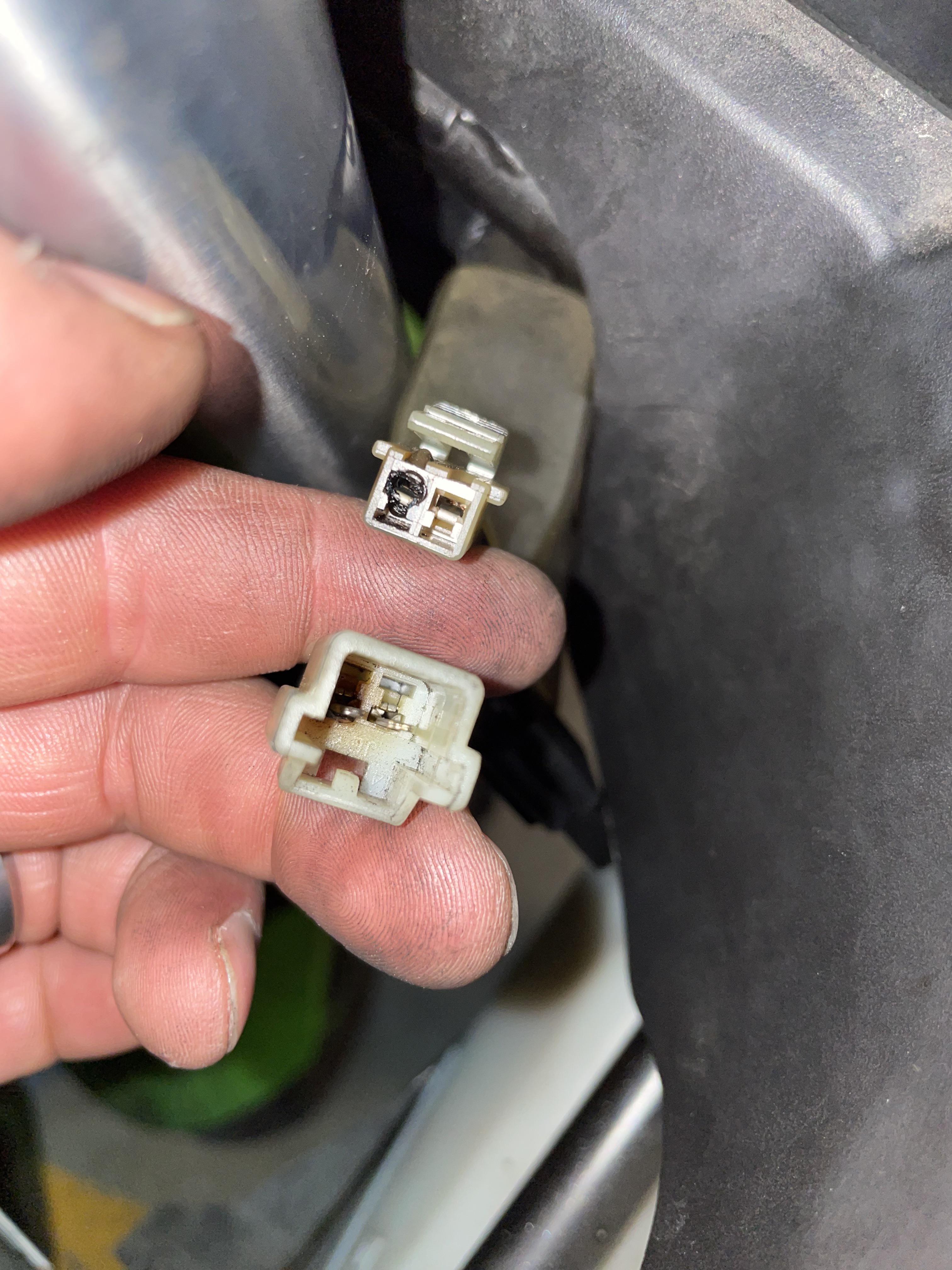 Headlight (low beam) issues. Anyone know what this headlight connection piece would be called