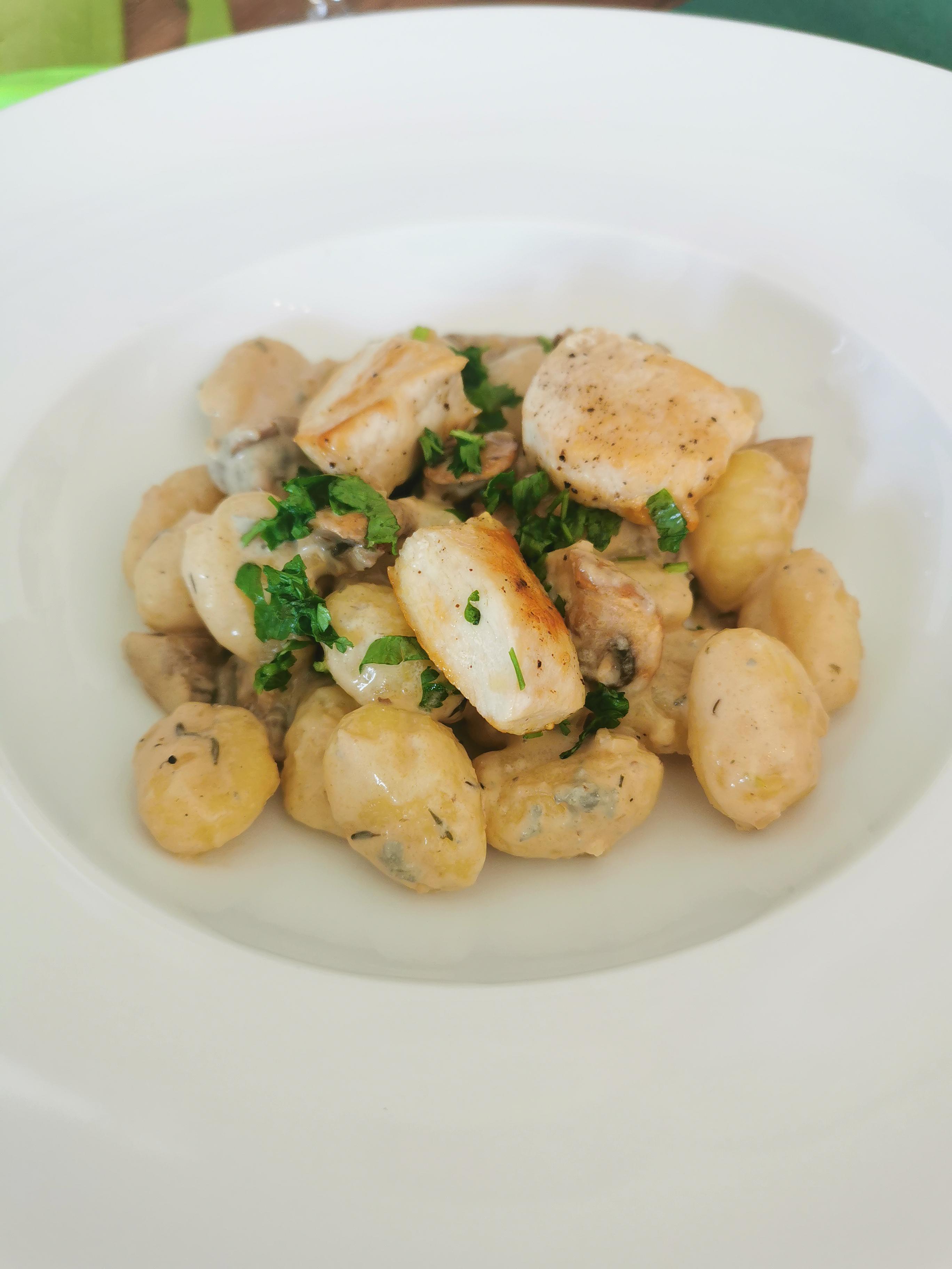 Week 7 Modling Moldy cheese and mushroom sauce with gnocchi r