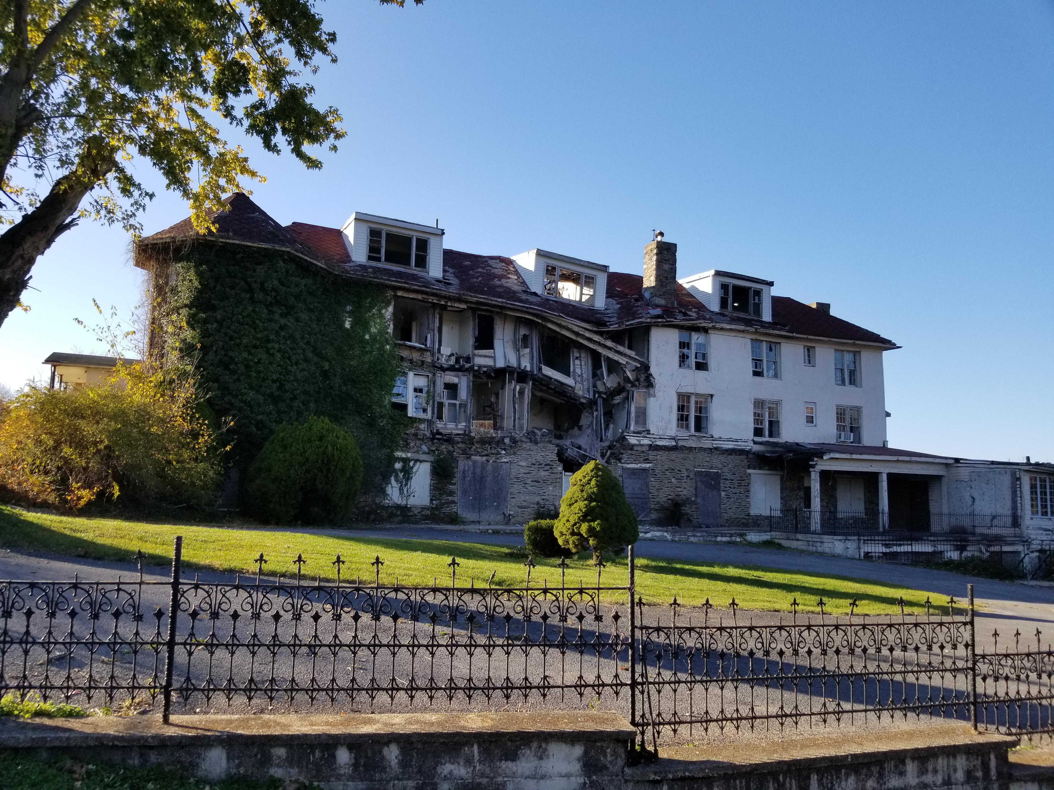 The Hilltop Overlook Hotel Harper's Ferry WV r/abandoned