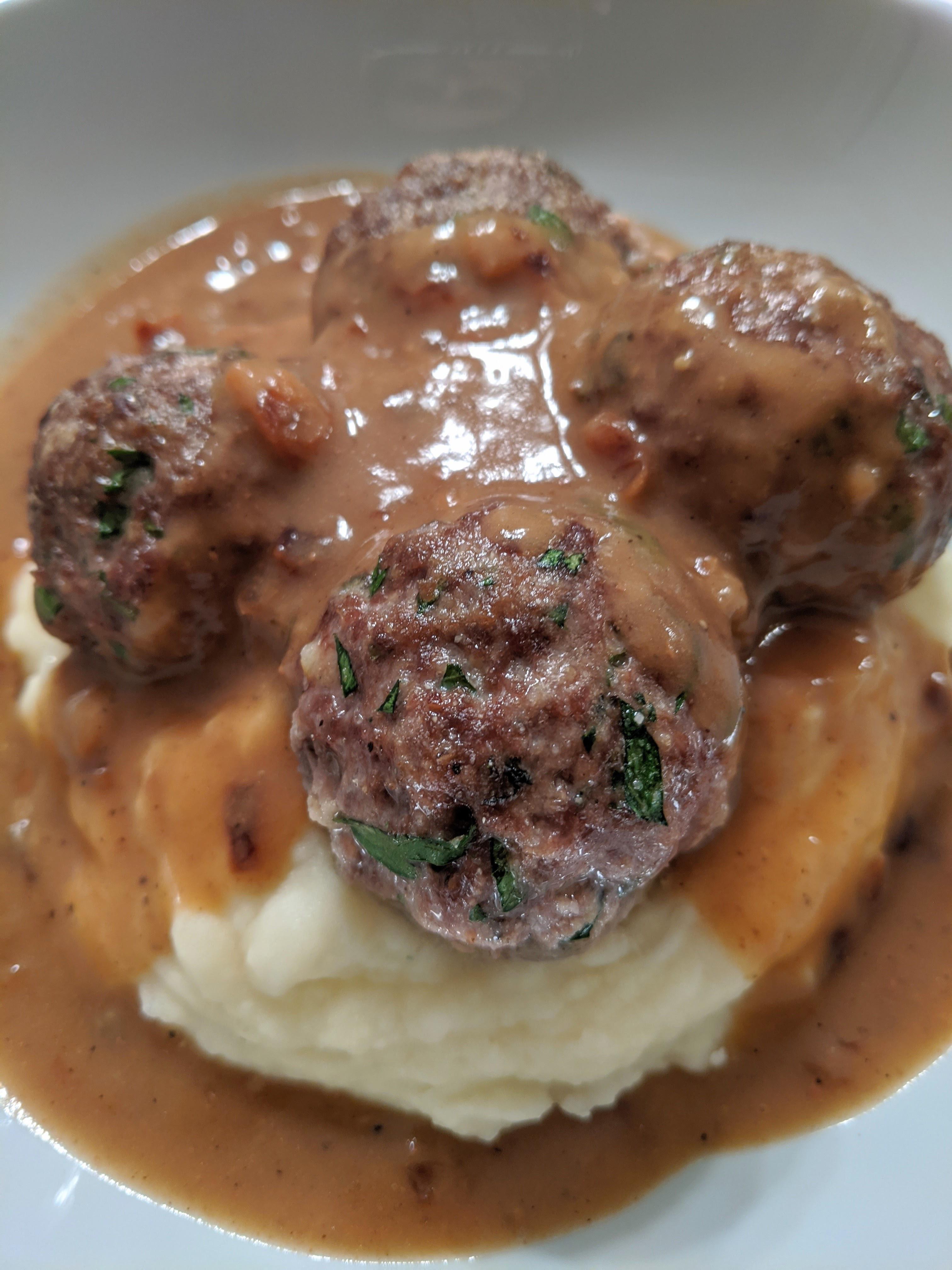 [I ate] Meatballs and gravy over mashed potatoes r/food