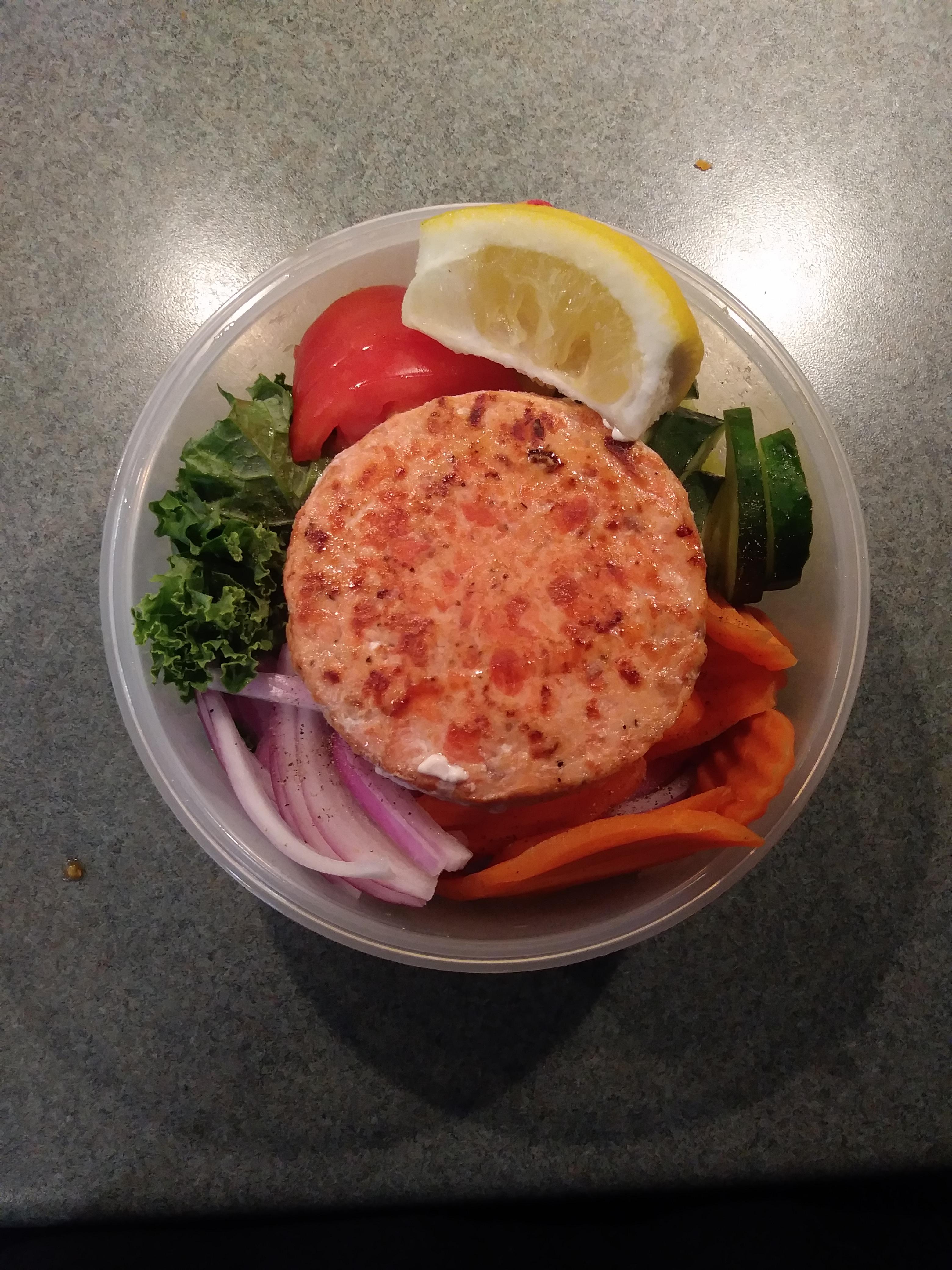 90 calorie salmon burger. 110 calories worth of veggies. Lemon and redwine vinigar for dressing
