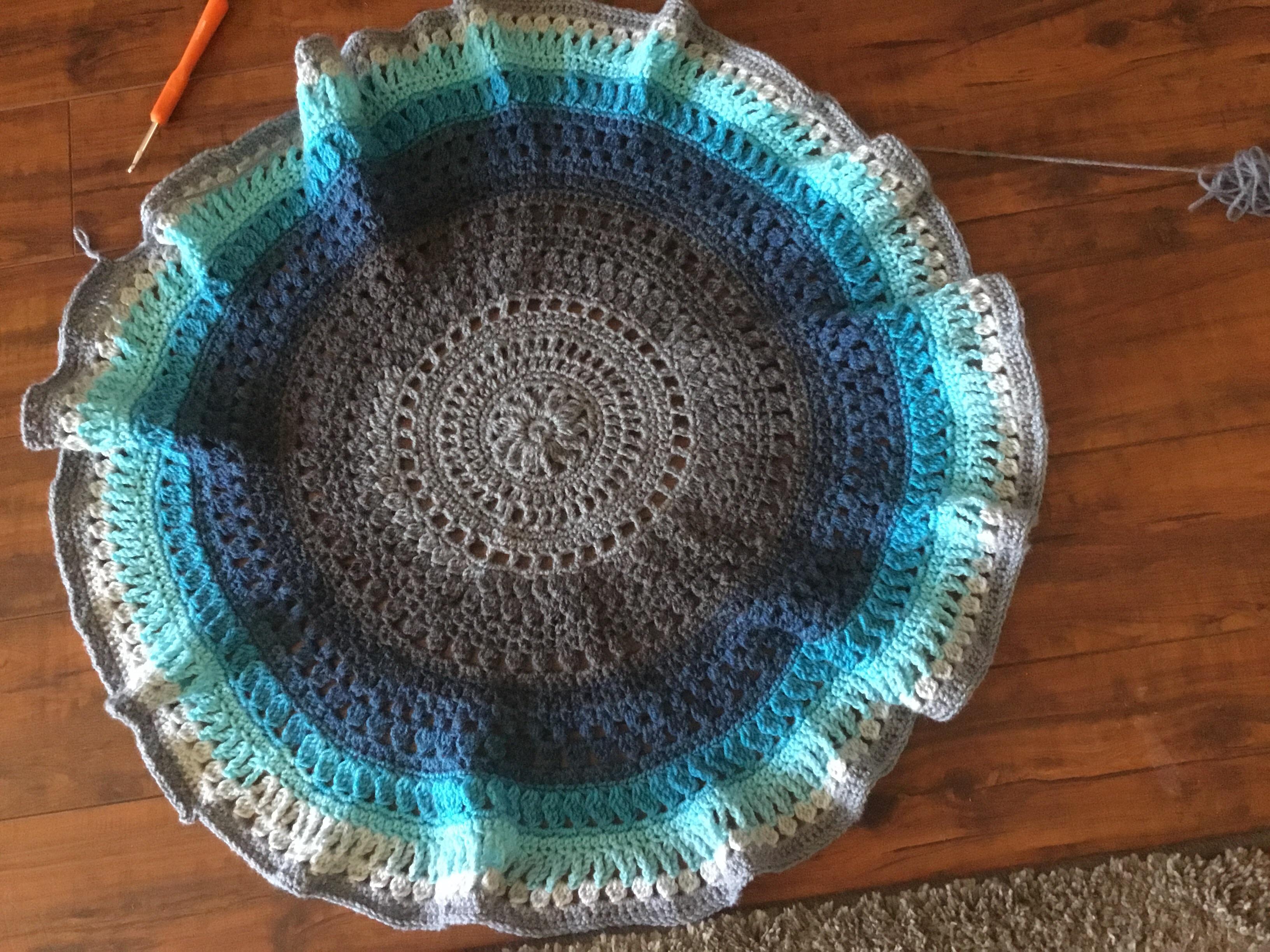 I decided to add rounds to a smaller pattern and now the circle is