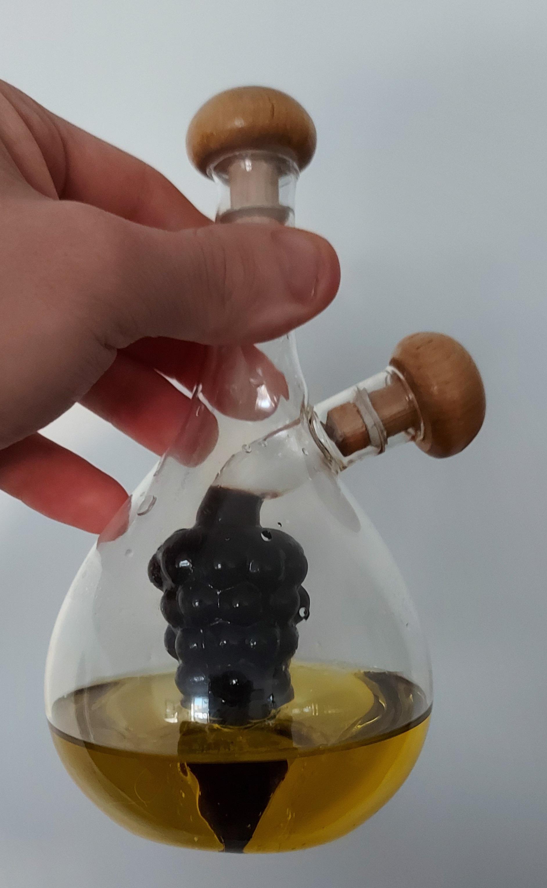 Balsamic vinegar and olive oil holder for 4 (liquids not included) r