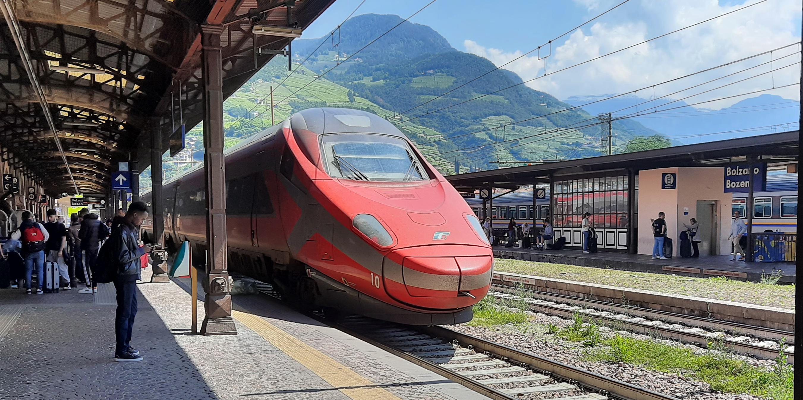 An italian ETR 600 at Bolzano Station with the new frecciarossa livery