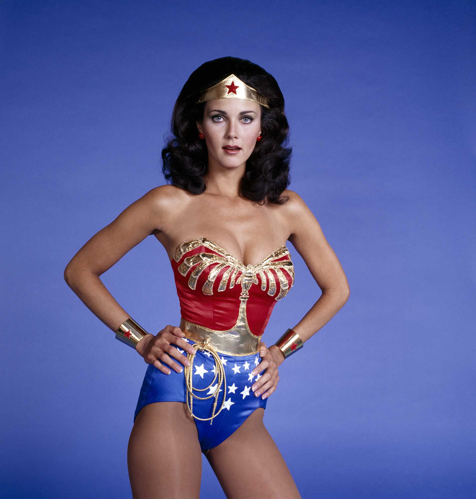 🔞Power Pose of Lynda Carter NUDE | | CelebrityNakeds.com