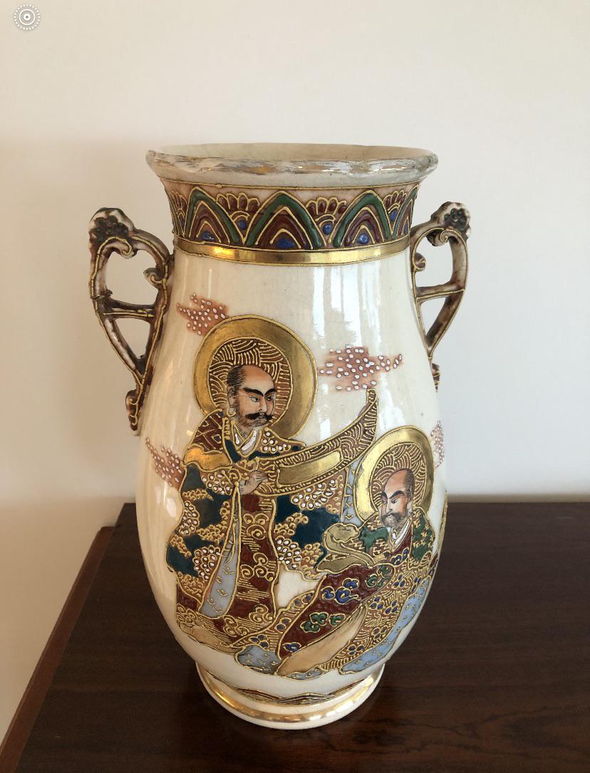 Does anyone know what this is and if it’s worth anything? r/Pottery