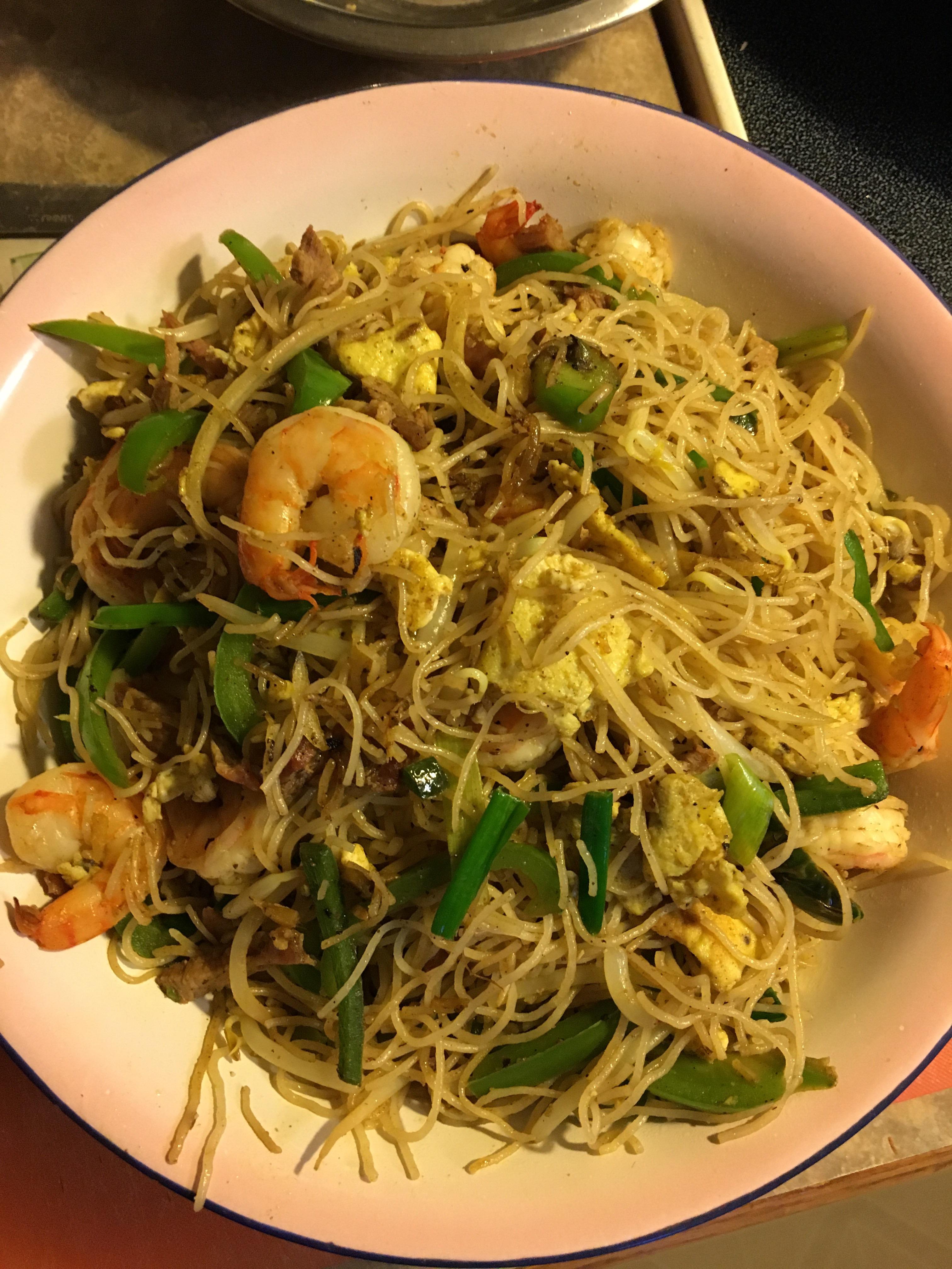 [food pic] Singapore noodles rice vermicelli, onions, green onions
