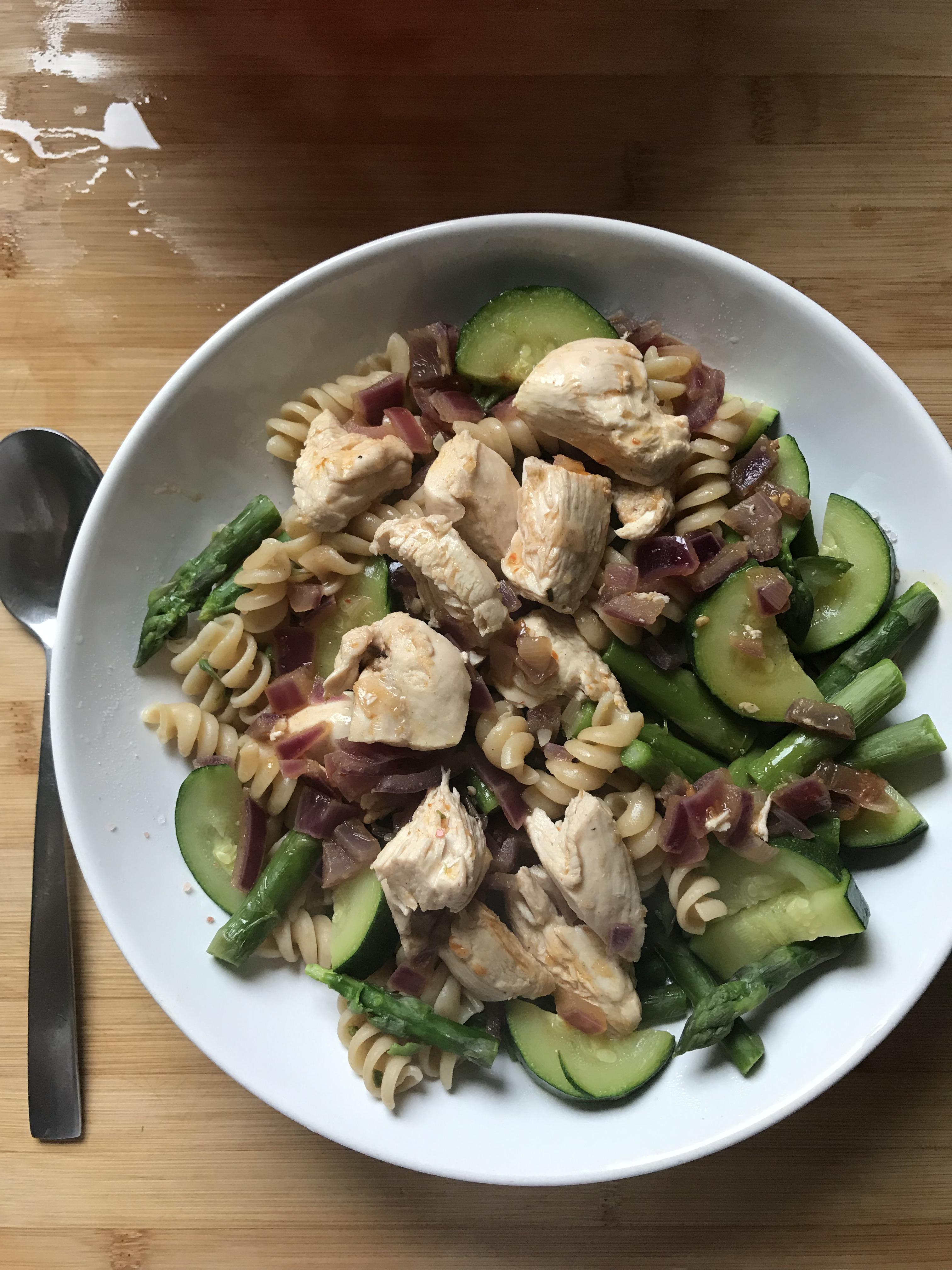 Massive piripiri chicken, asparagus & courgette pasta bowl for 429kcal