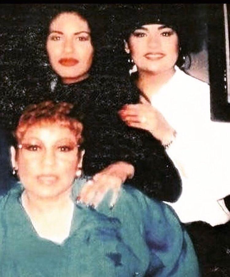 Familia~ : SelenaQuintanilla