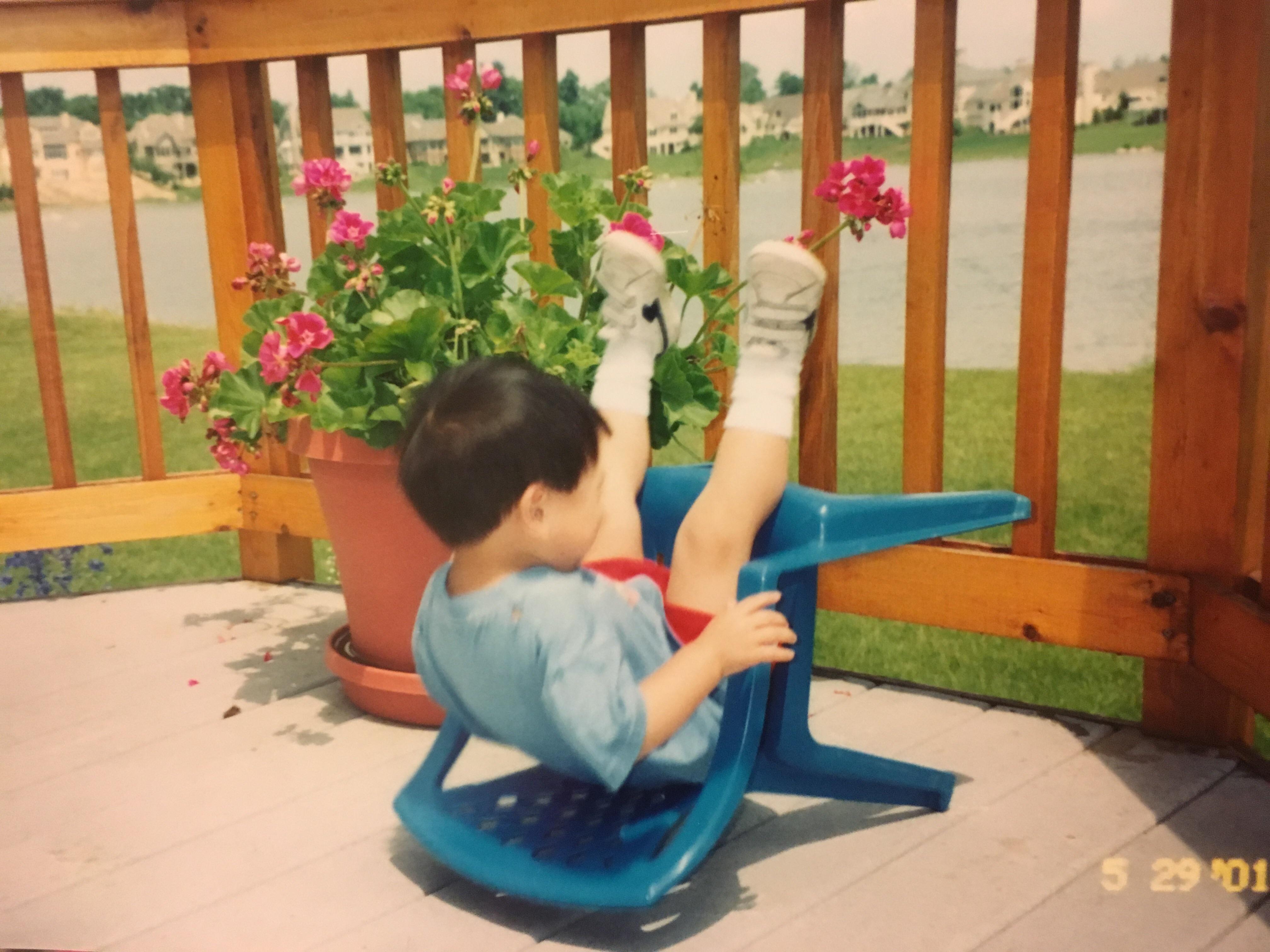 Old pic of the brother falling off a porch chair r/PerfectTiming