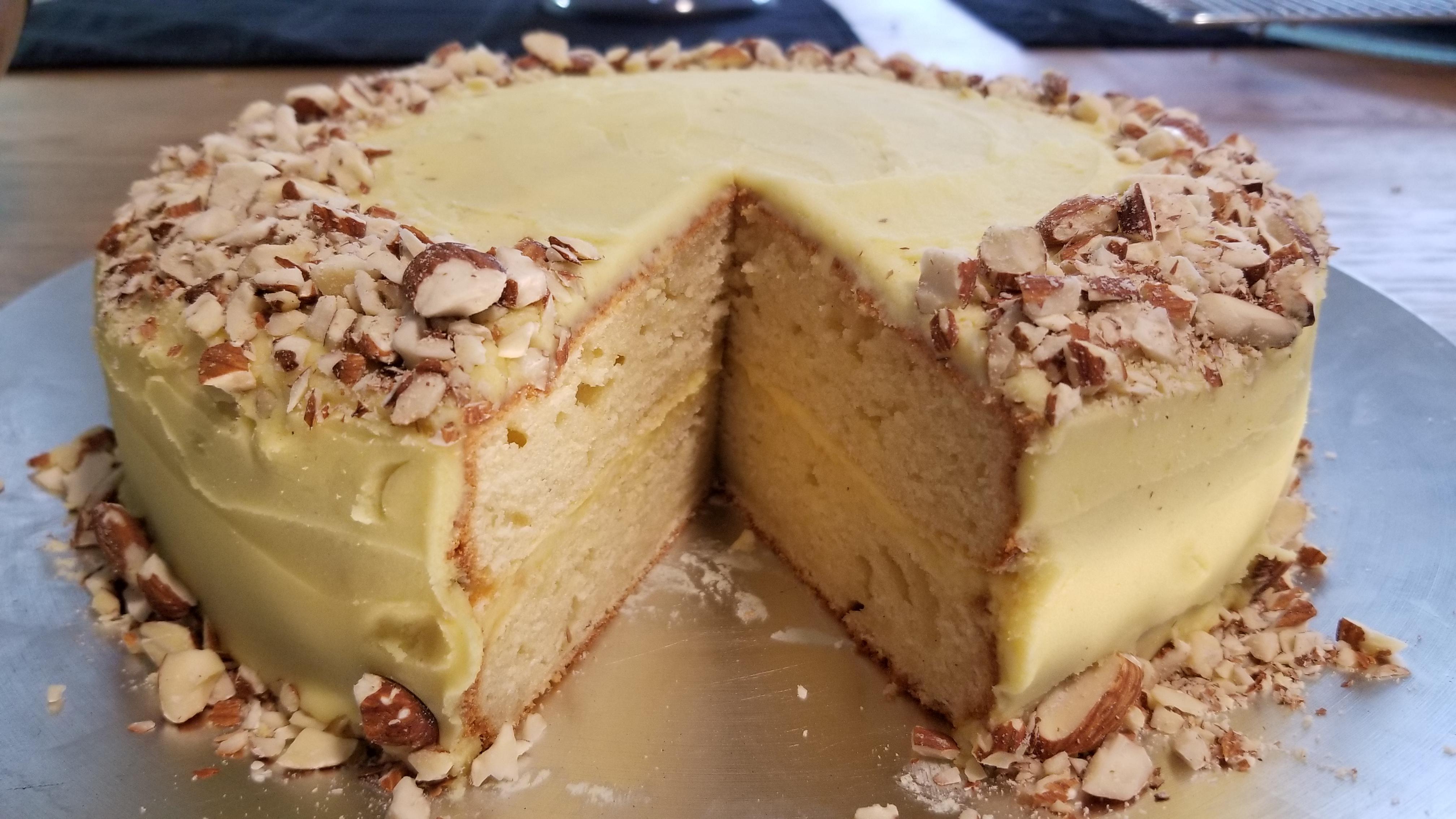[Homemade] Vanilla almond cake r/food