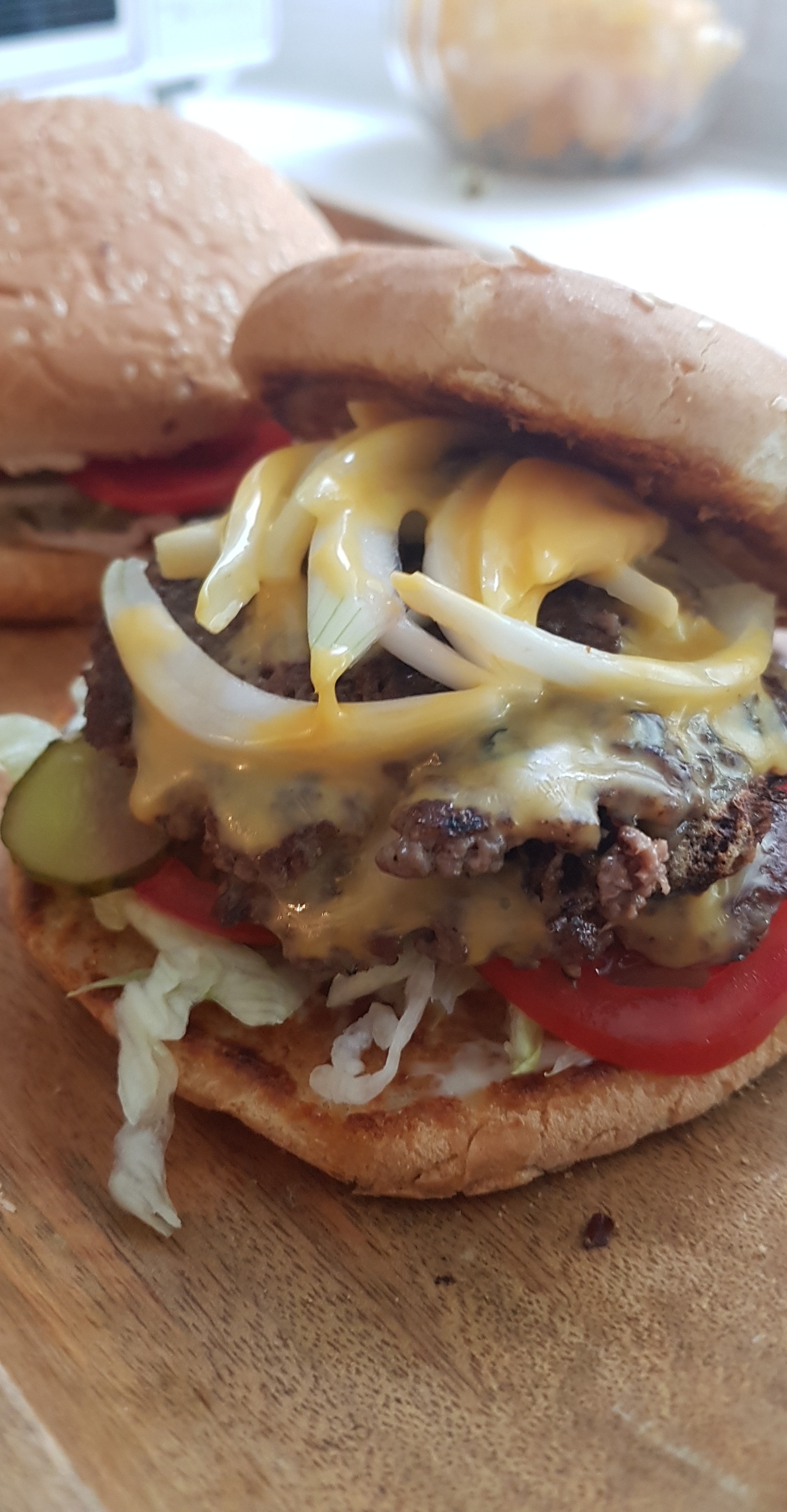 Cheeseburgers are technically sandwiches right? eatsandwiches
