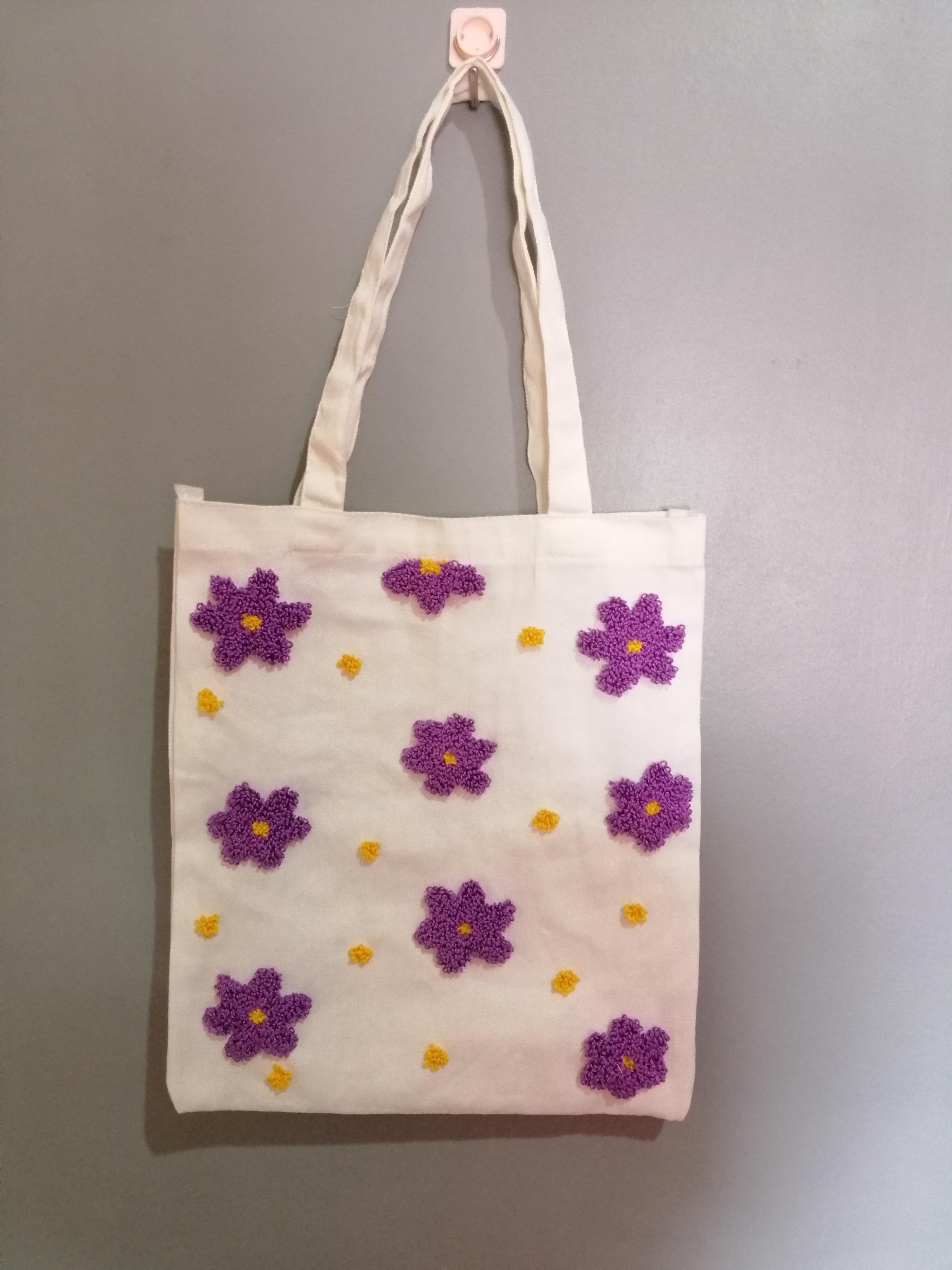 I made Punch needle art in my tote bag, so happy with the So Cutee