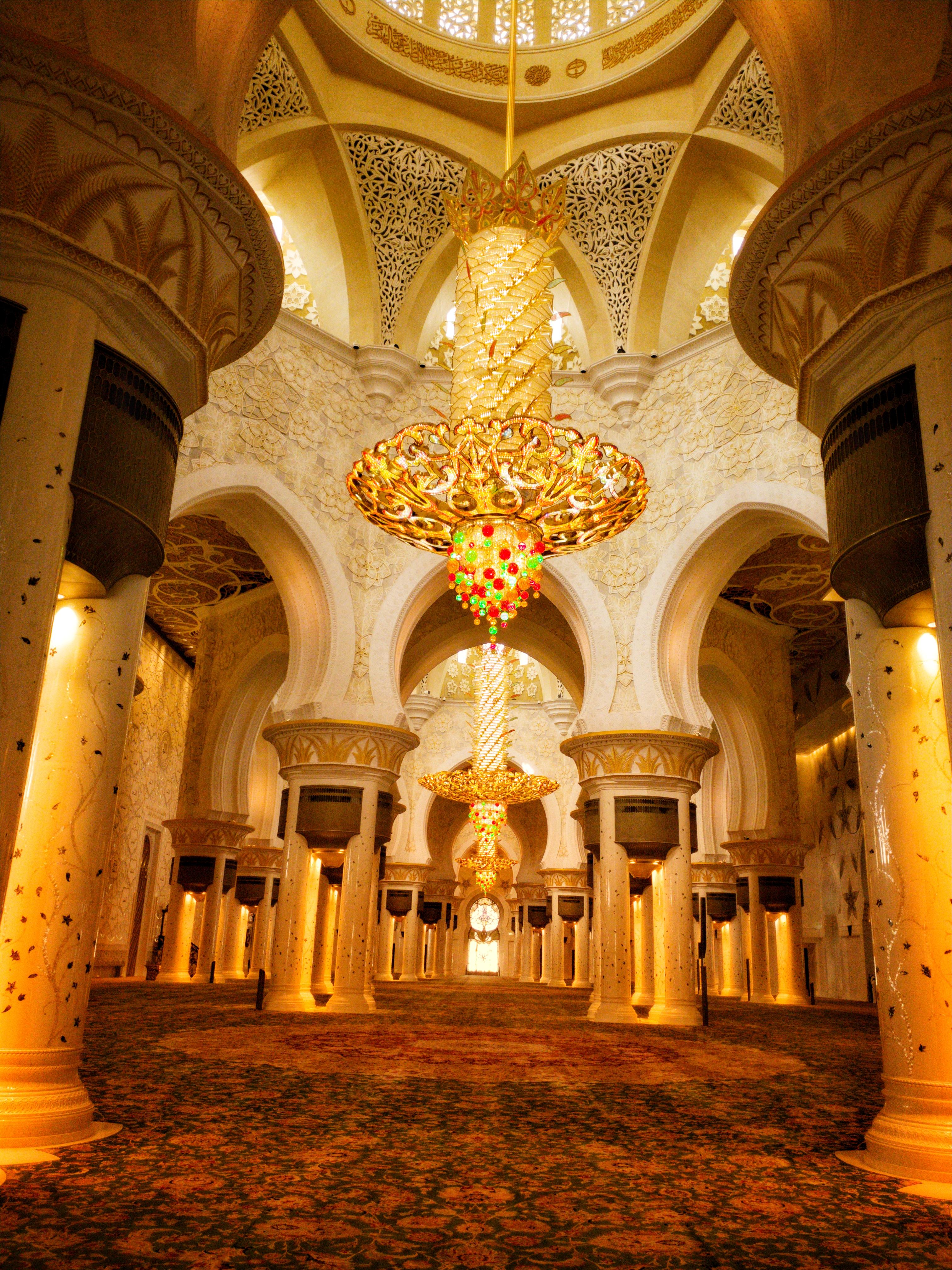 The Prayer Hall inside Grand mosque, Abu Dhabi. r/BeAmazed