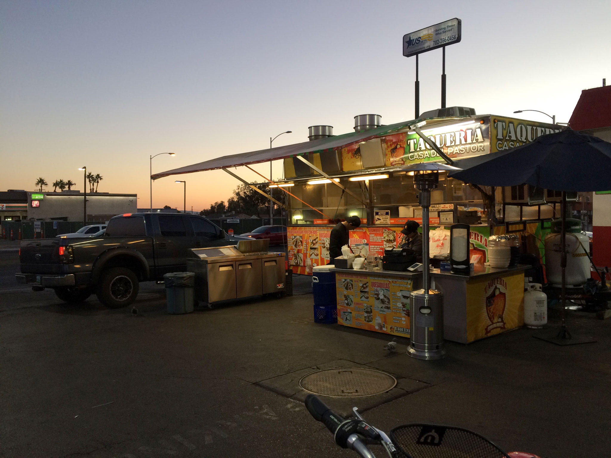 5am Saturday morning Vegas gas station parking lot tacos. r/tacos