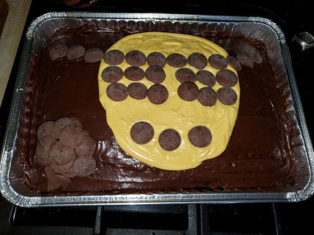 There was an attempt at a sunglasses Emoji cake r/therewasanattempt
