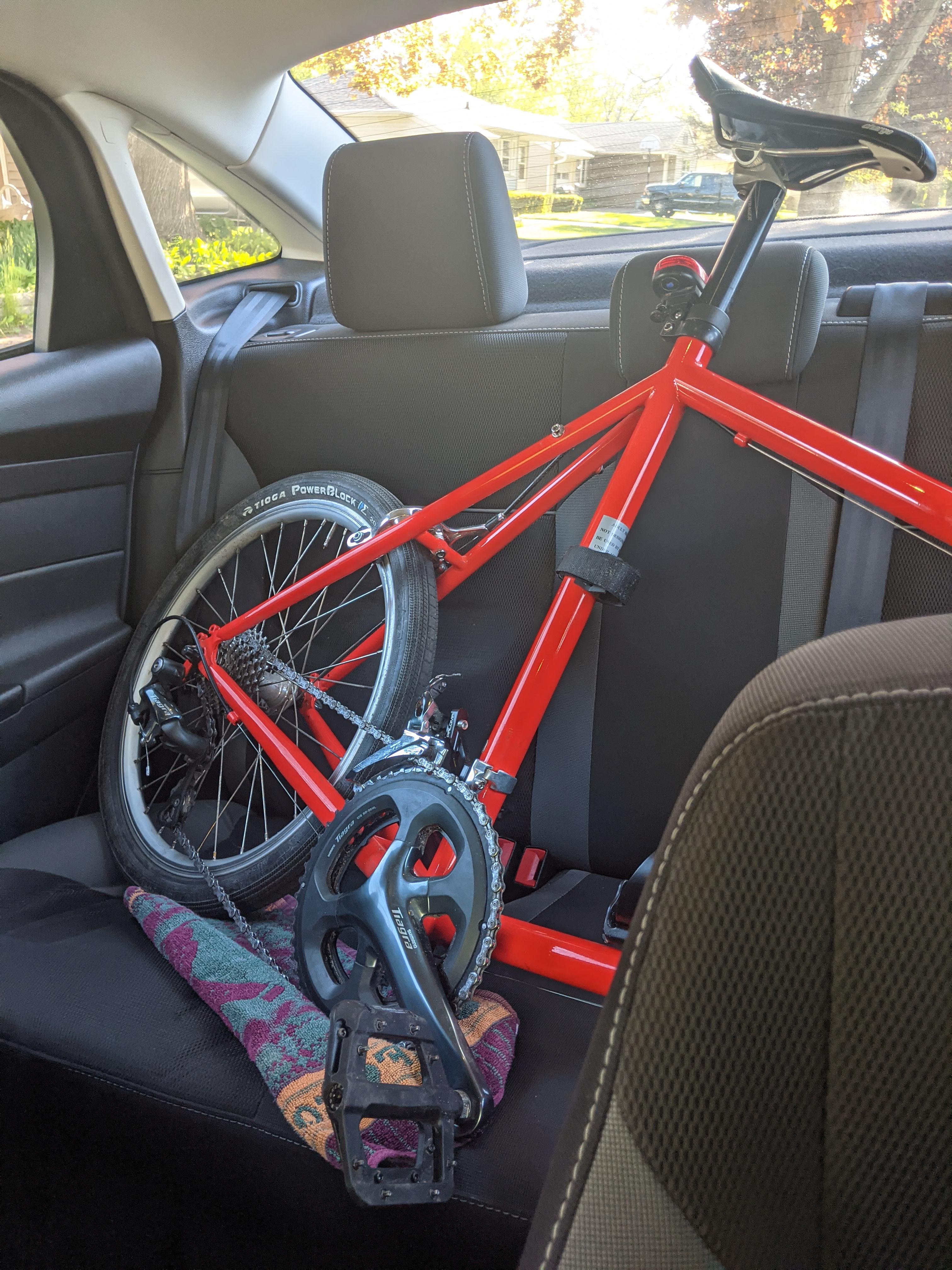 Mercier Nano fits in my backseat r/minivelo