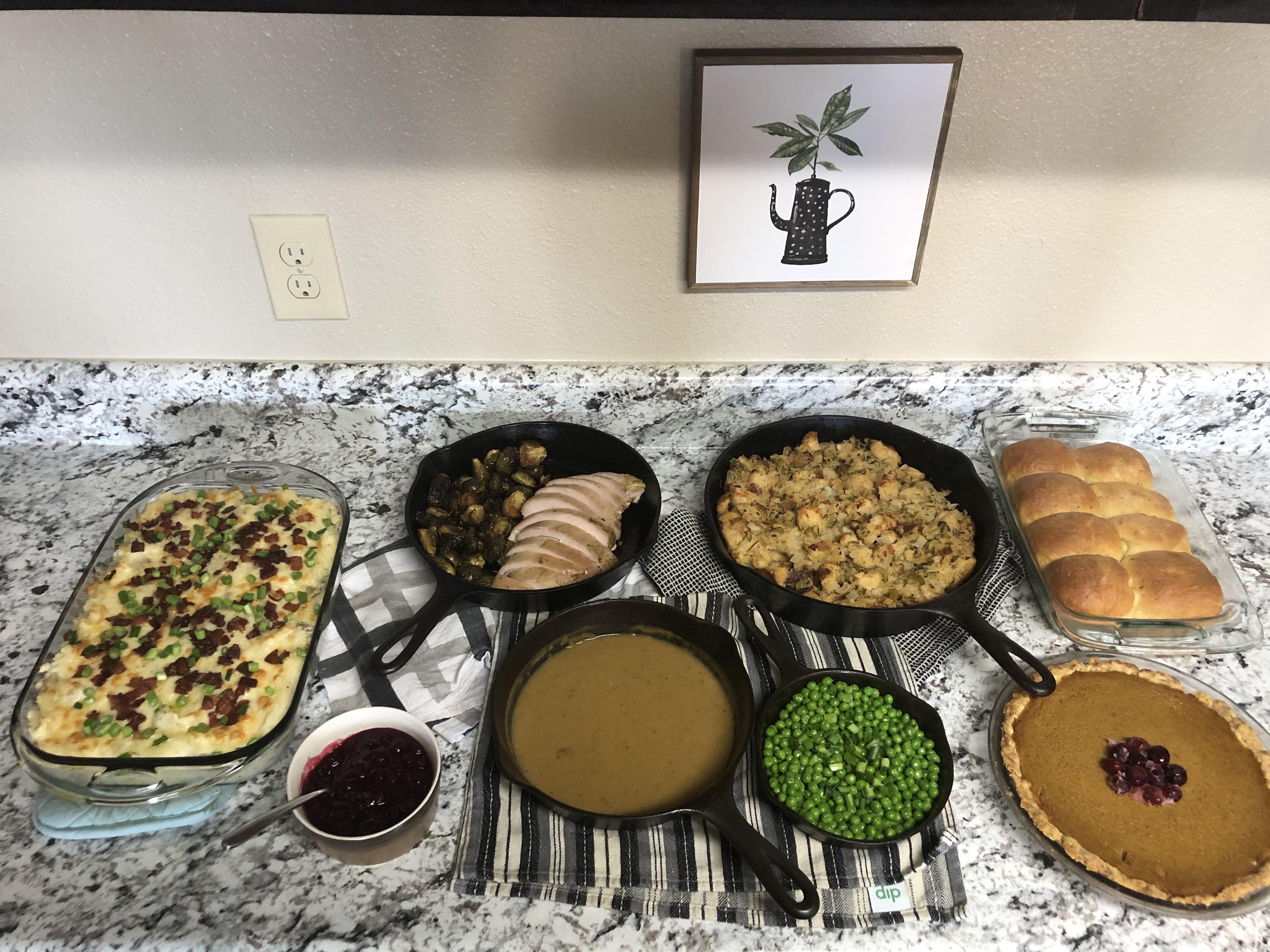 (Mostly) cast iron thanksgiving!!! Wishing everyone a lovely day