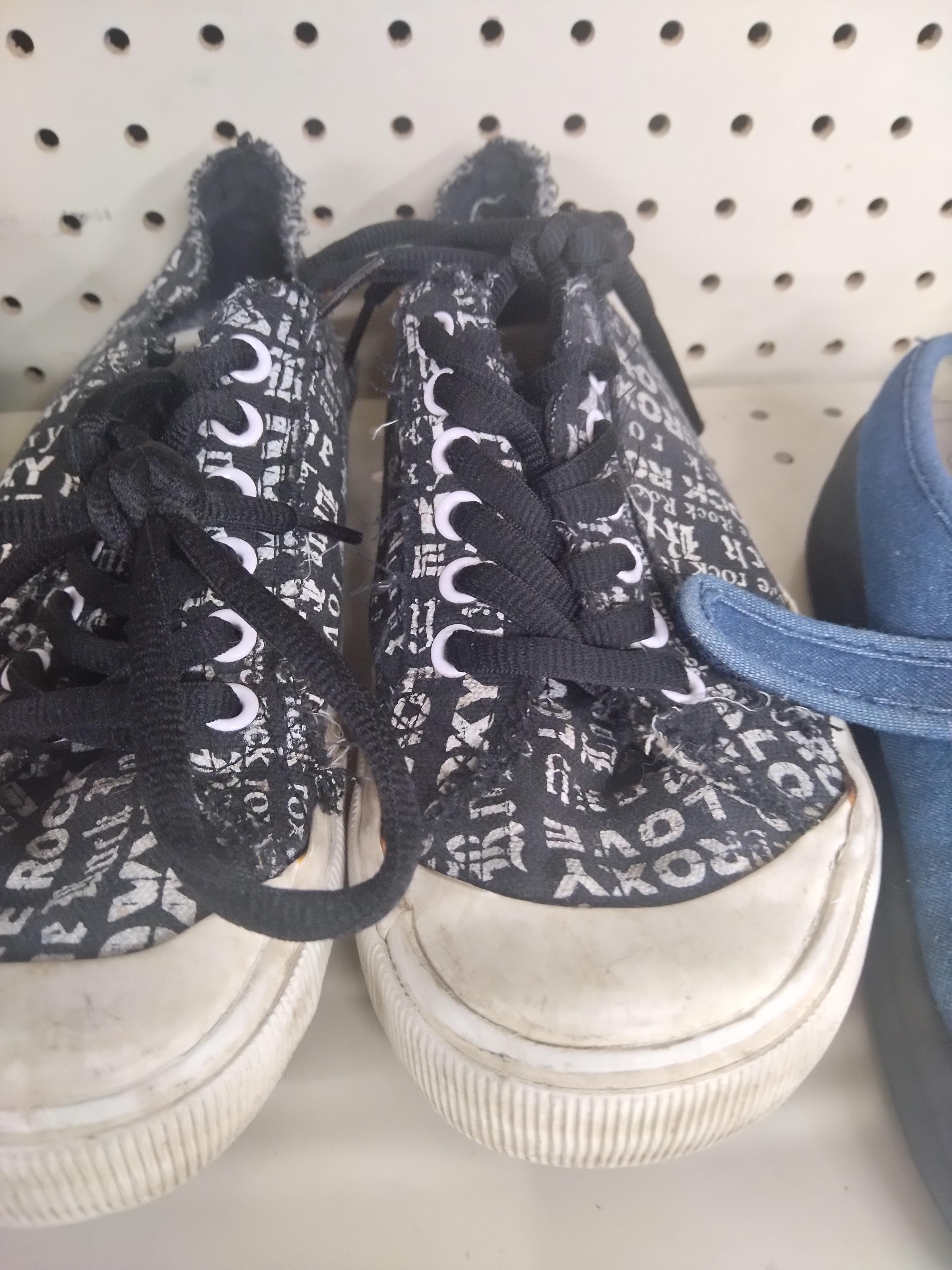 Roxy Shoes would it be worthy to clean these and sell. what do you