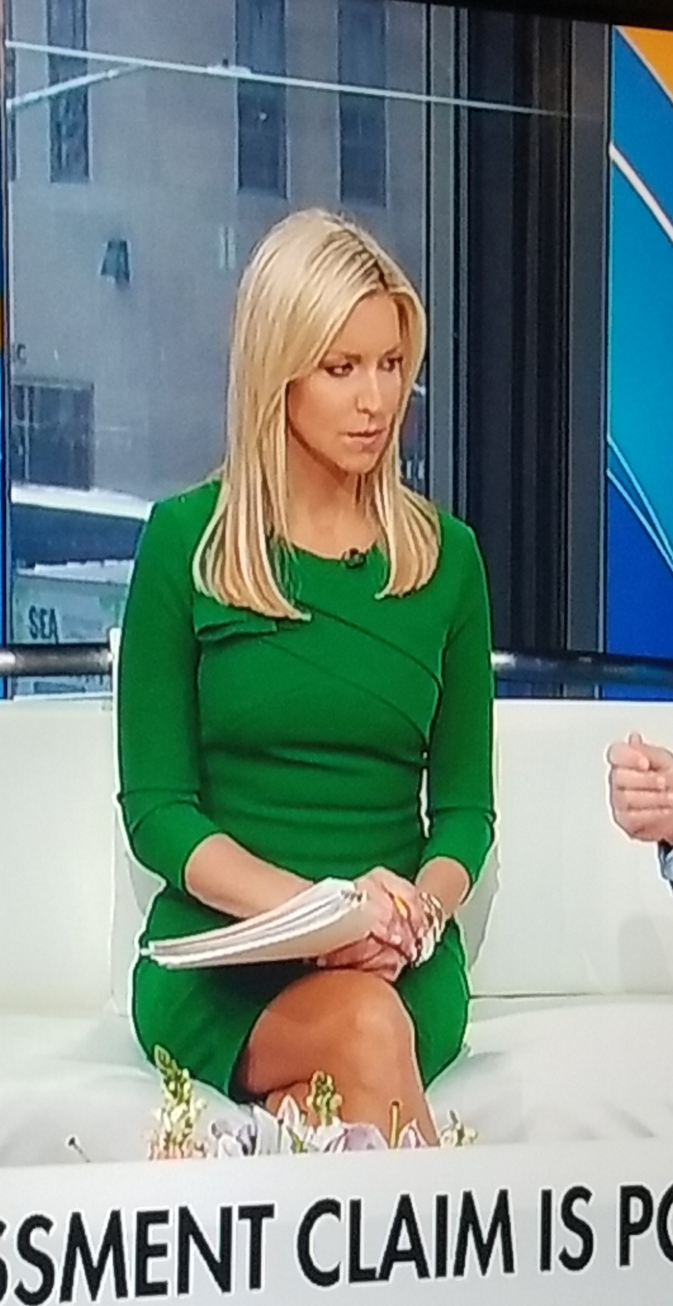 ainsley earhardt is fn sexy! : hot_reporters