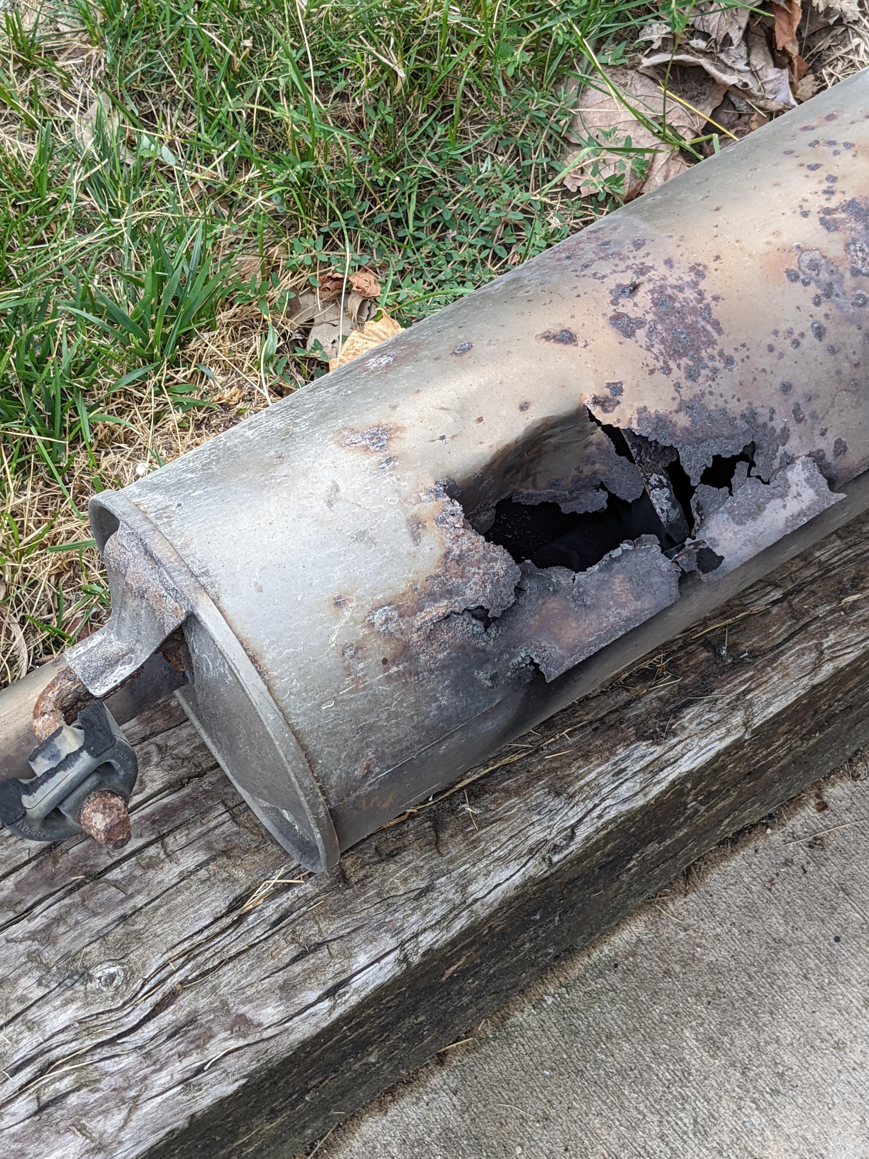 anyone ever have their muffler rot out? funny thing is..its not much