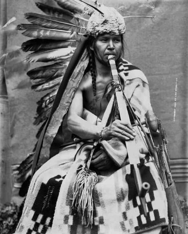 Black Eagle Ogalala Lakota Medicine Man 1932 [645x800] r/HistoryPorn