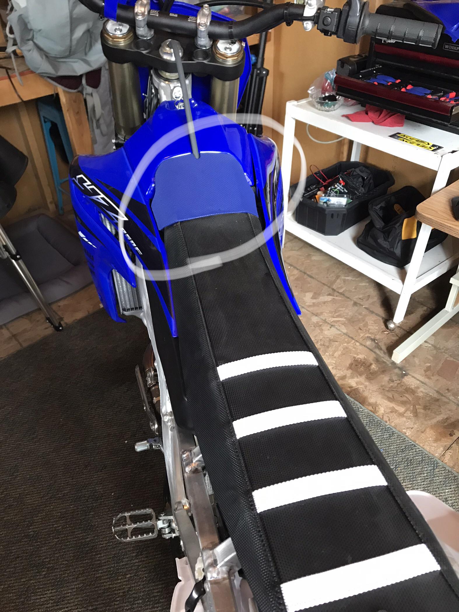 ISO a BLACK gas cap seat cover for 2023 Yamaha YZ250F! Can you help me