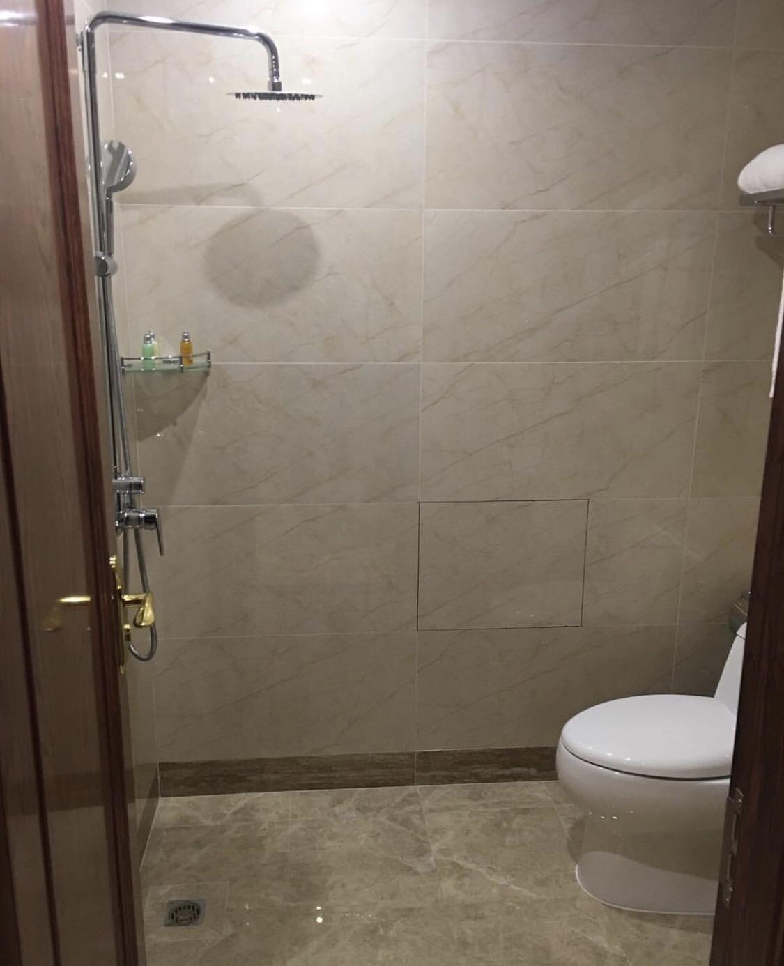 My shower/toilet combo room in a hotel in China r/mildlyinteresting