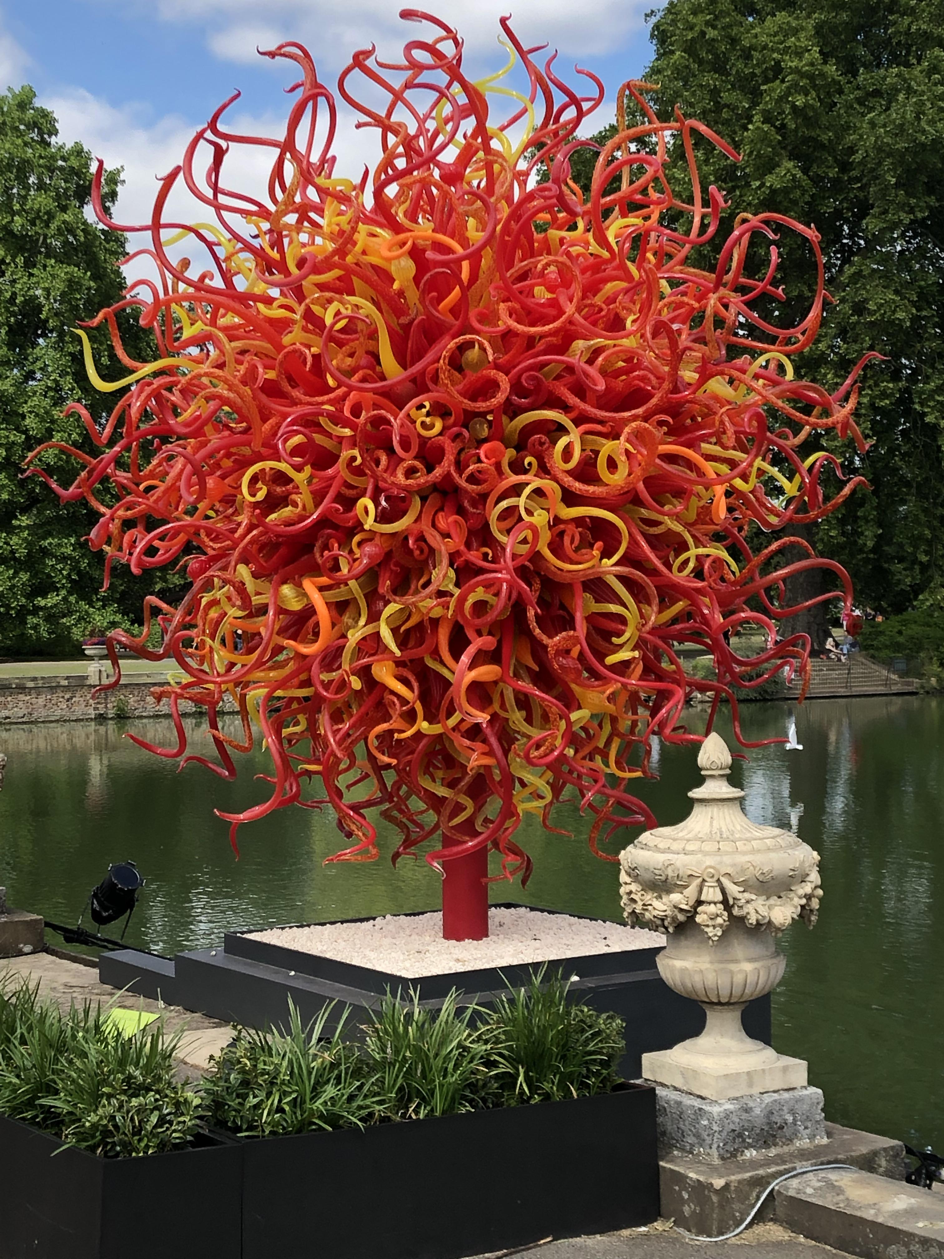 “Summer Sun” Dale Chihuly, Glass, 2010. Photo by me, Kew Gardens, 2019