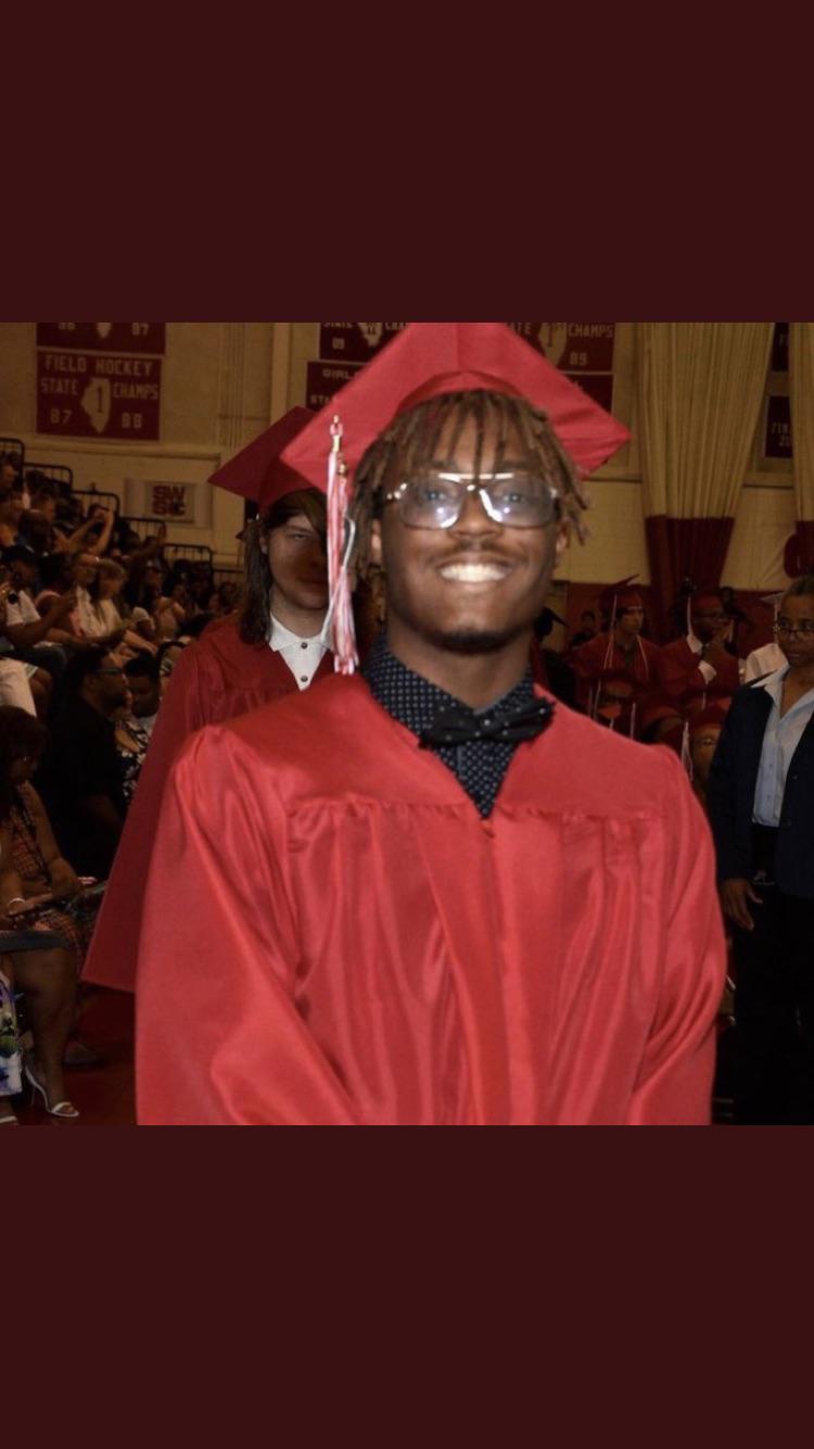 Juice at his hs graduation r/JuiceWRLD