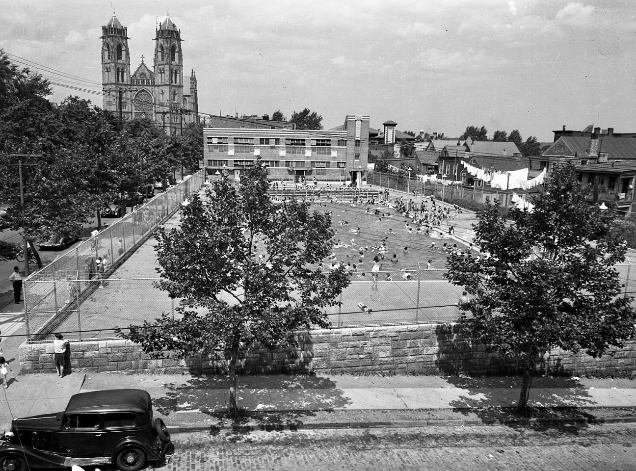 Clifton Ave Pool Newark, New Jersey 1941 r/newjersey