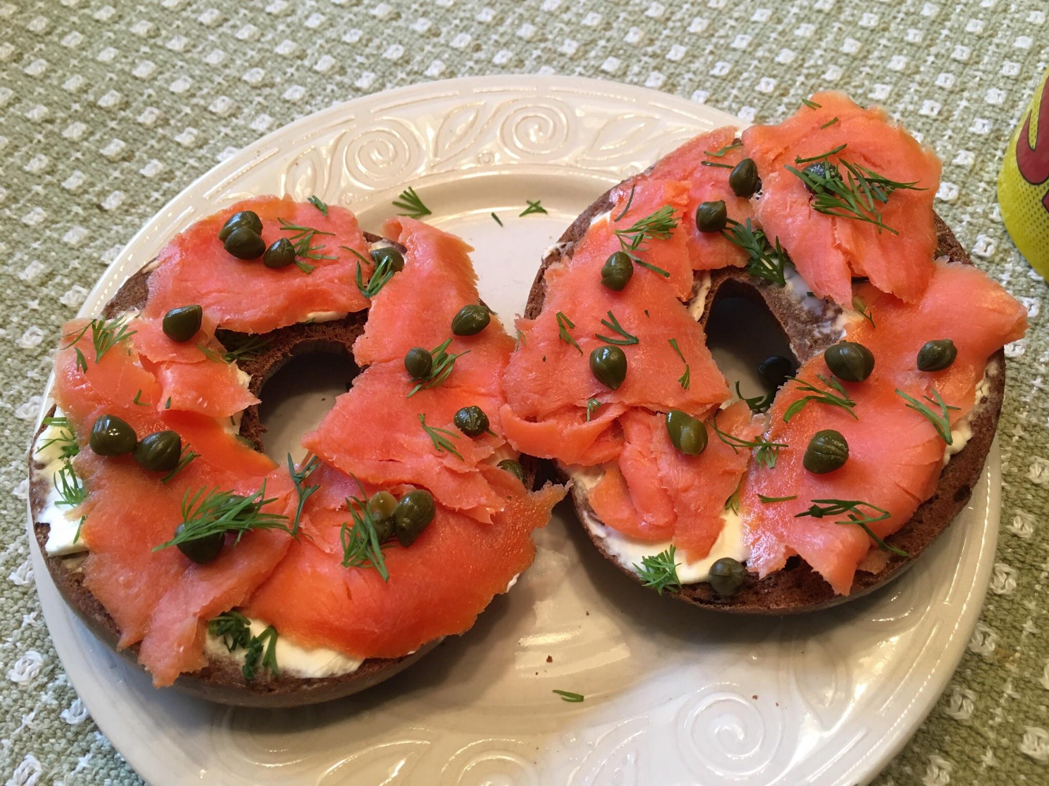 [Homemade] Smoked Salmon on Pumpernickel Bagel with Cream Cheese, Fresh