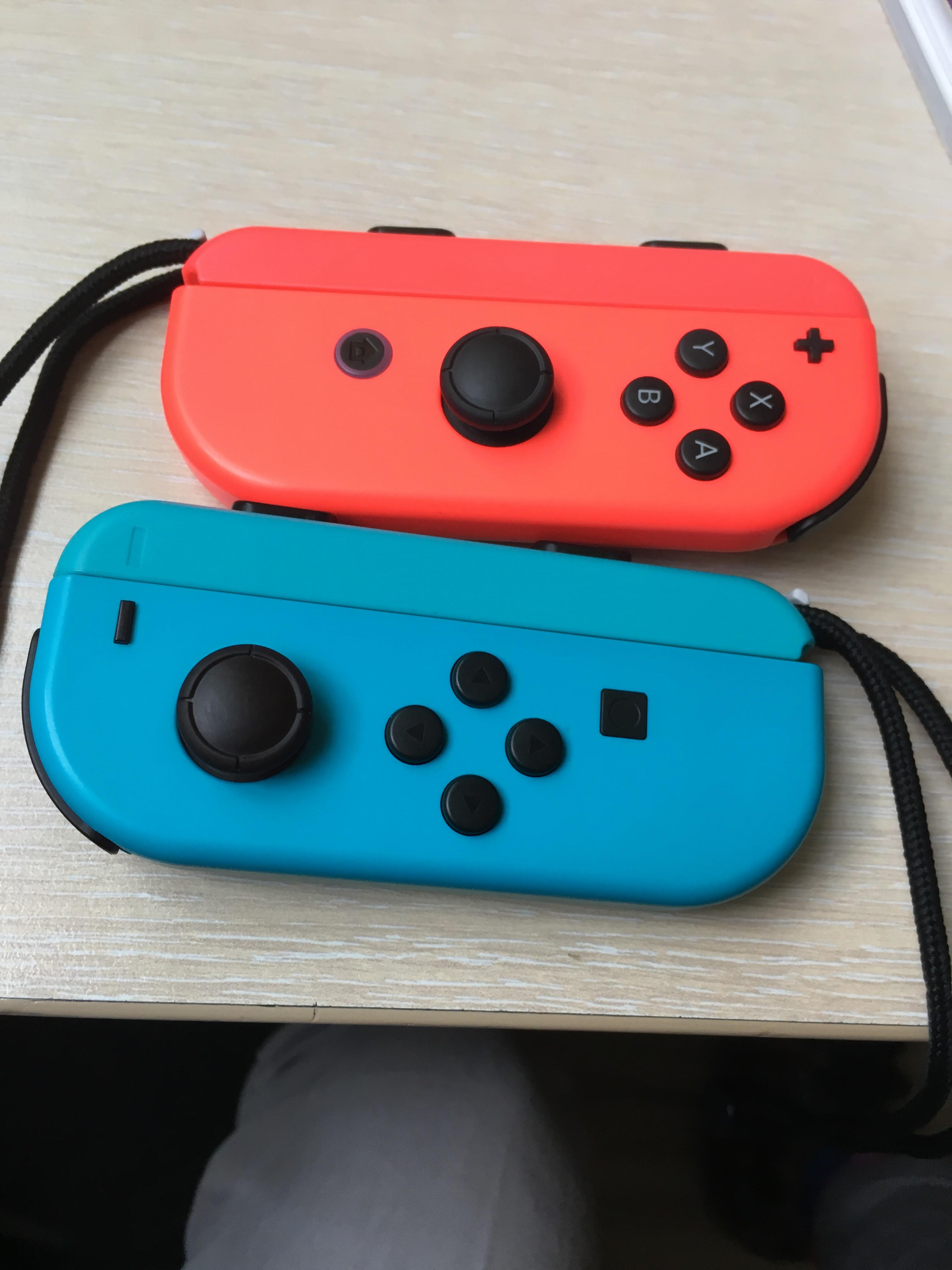 Joycon and the joycon strap are not the same color. r/mildlyinfuriating