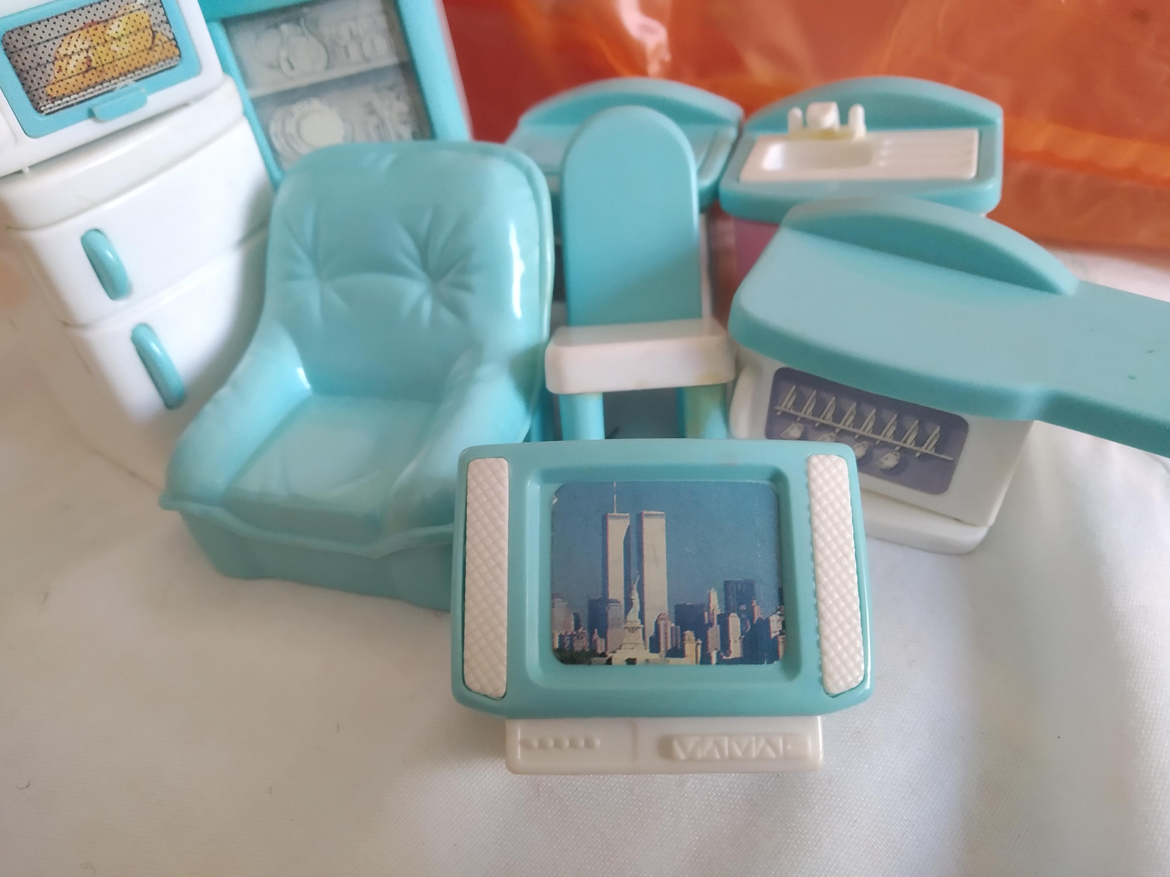 Was giving away old toys, when I found this set, that might make some