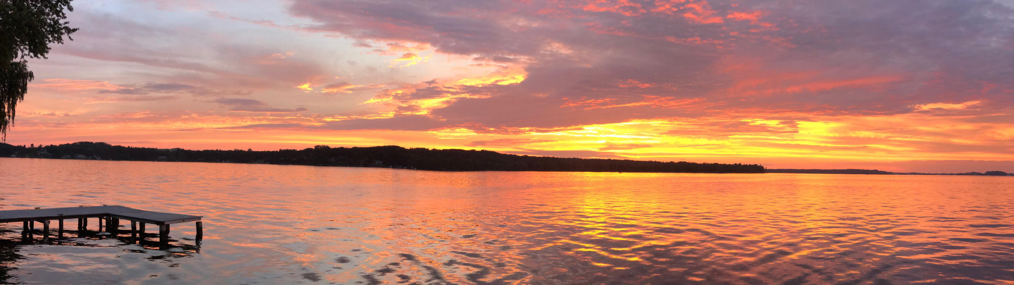 It was a sunset on Hamlin Lake, MI last night. r/Outdoors