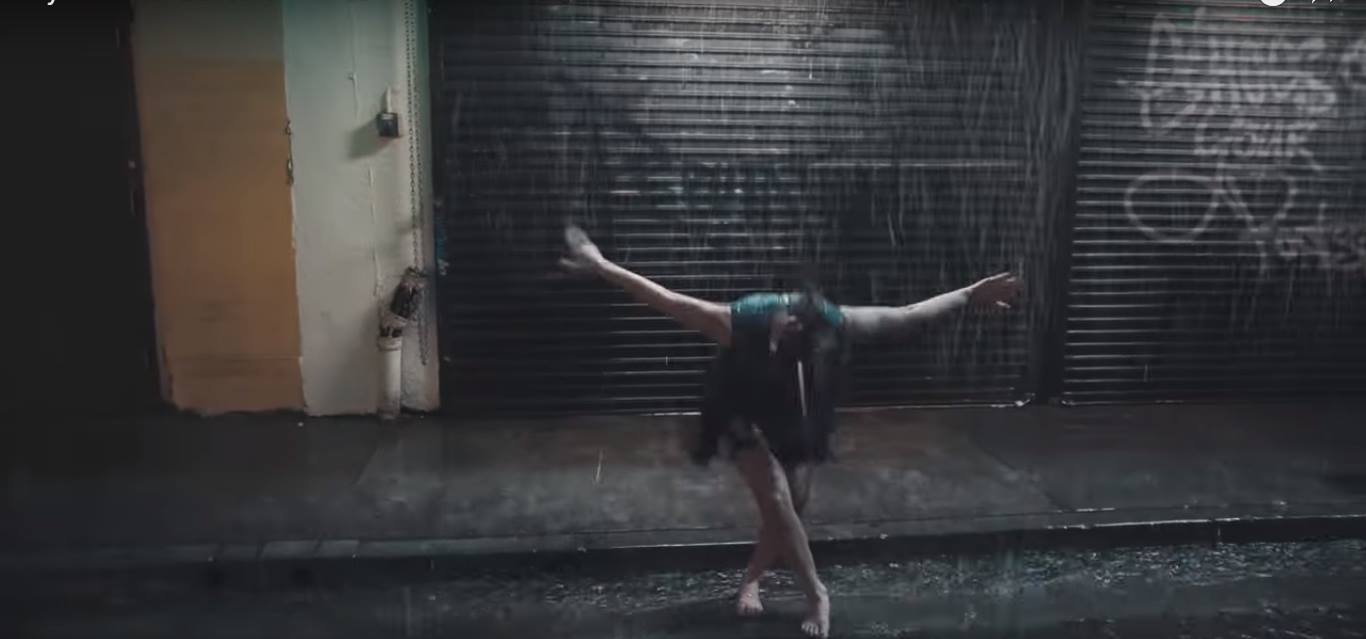 Dancing barefoot on concrete. r/TaylorSwift