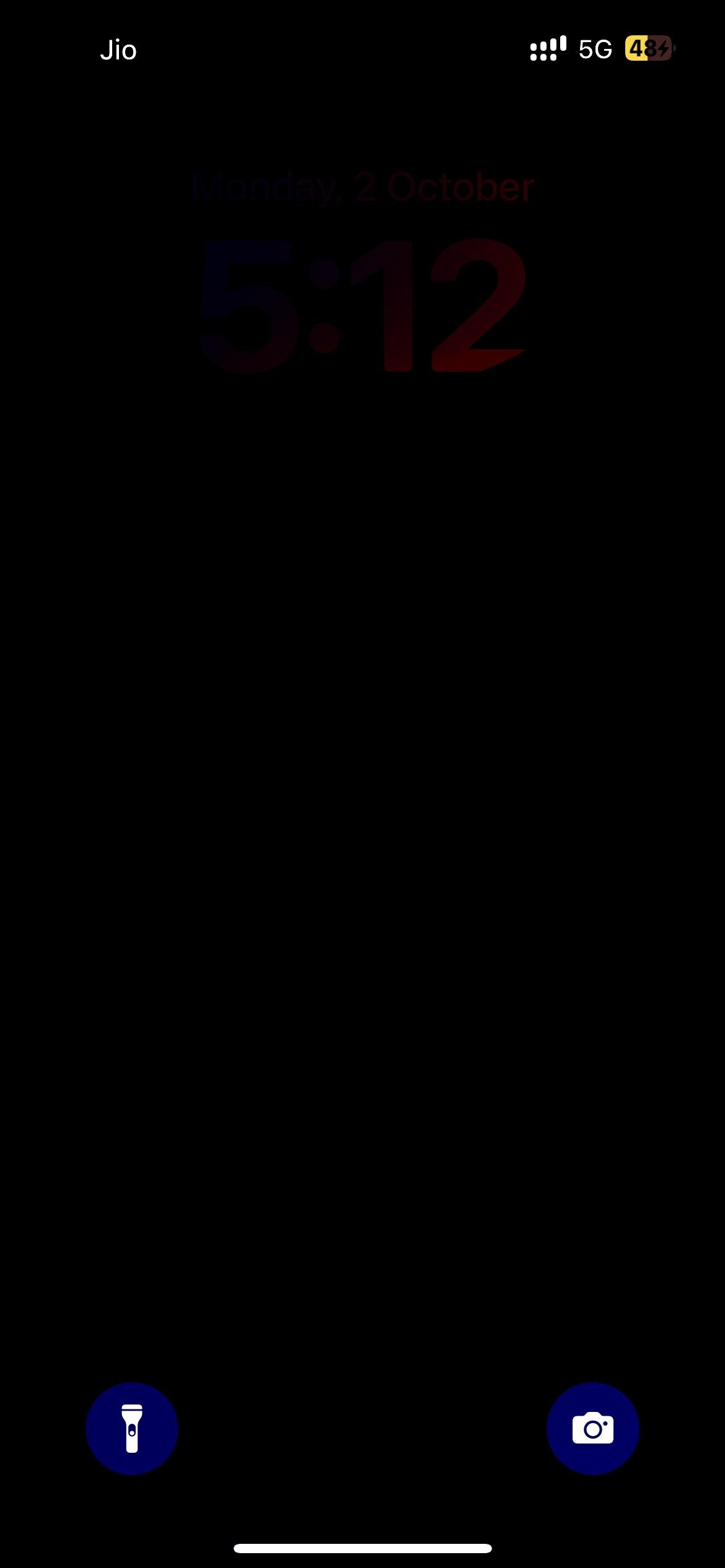 What is this Lock Screen glitch when plugged to the charger. r/ios