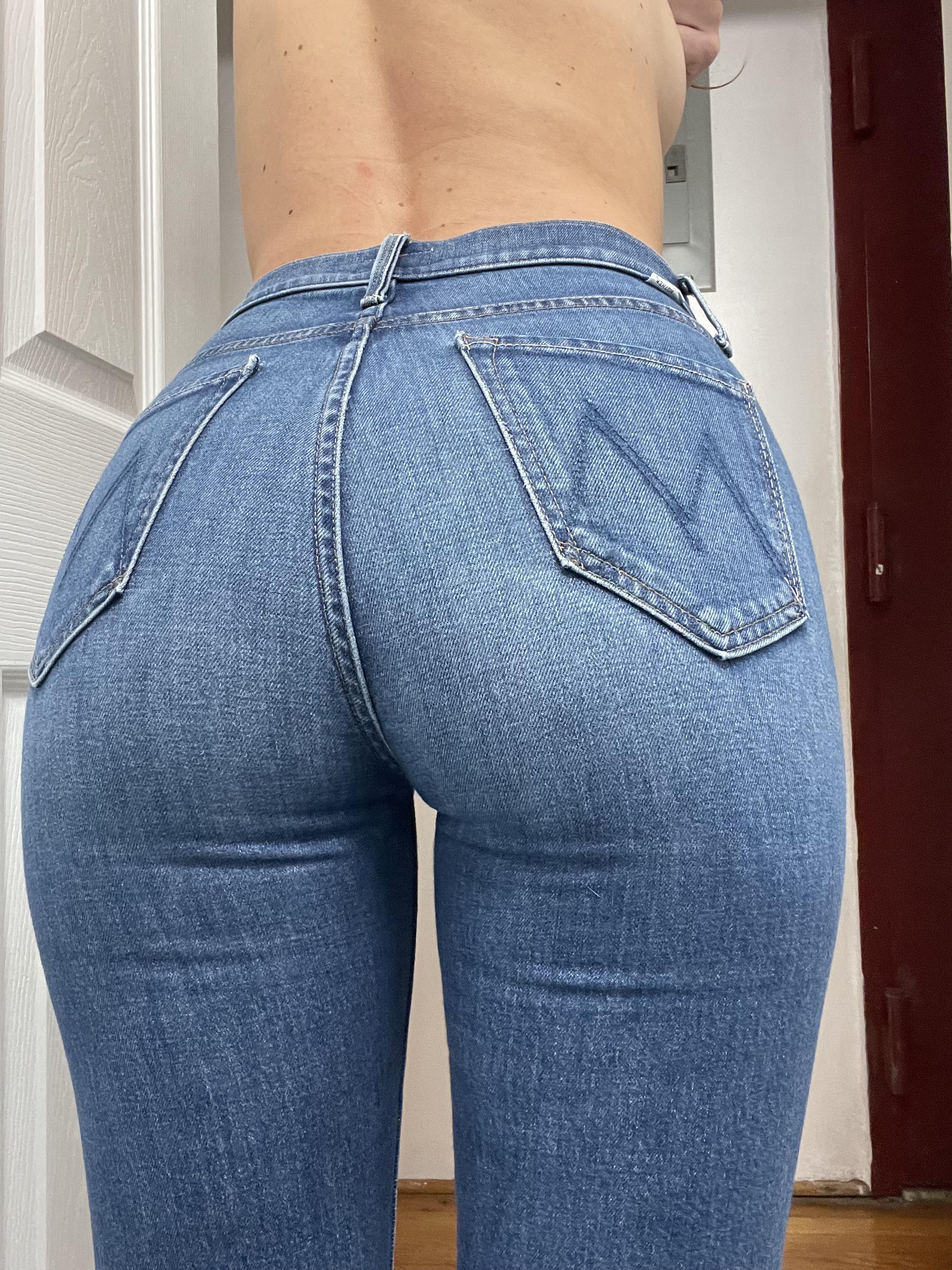 DM me on OnlyFans if you want a video of me in these jeans 😇 : GirlsInJeans