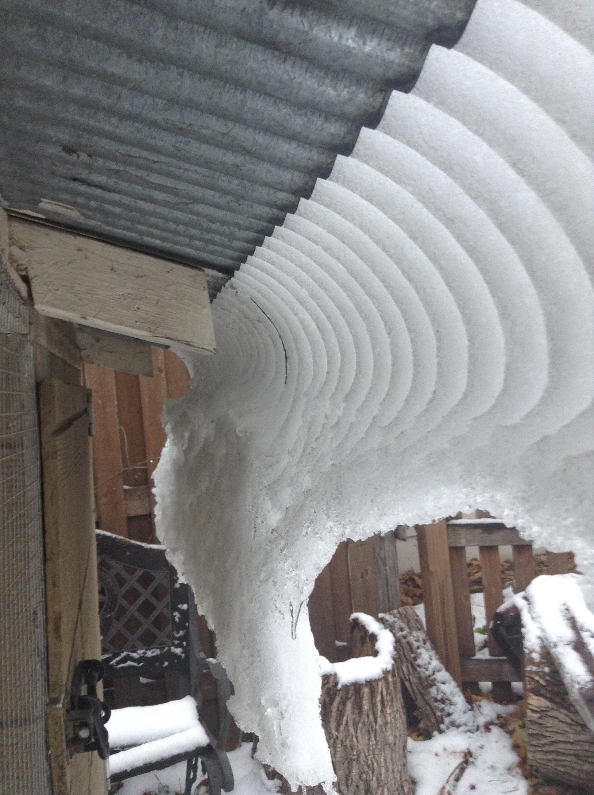 Snow sliding off roof r/mildlyinteresting